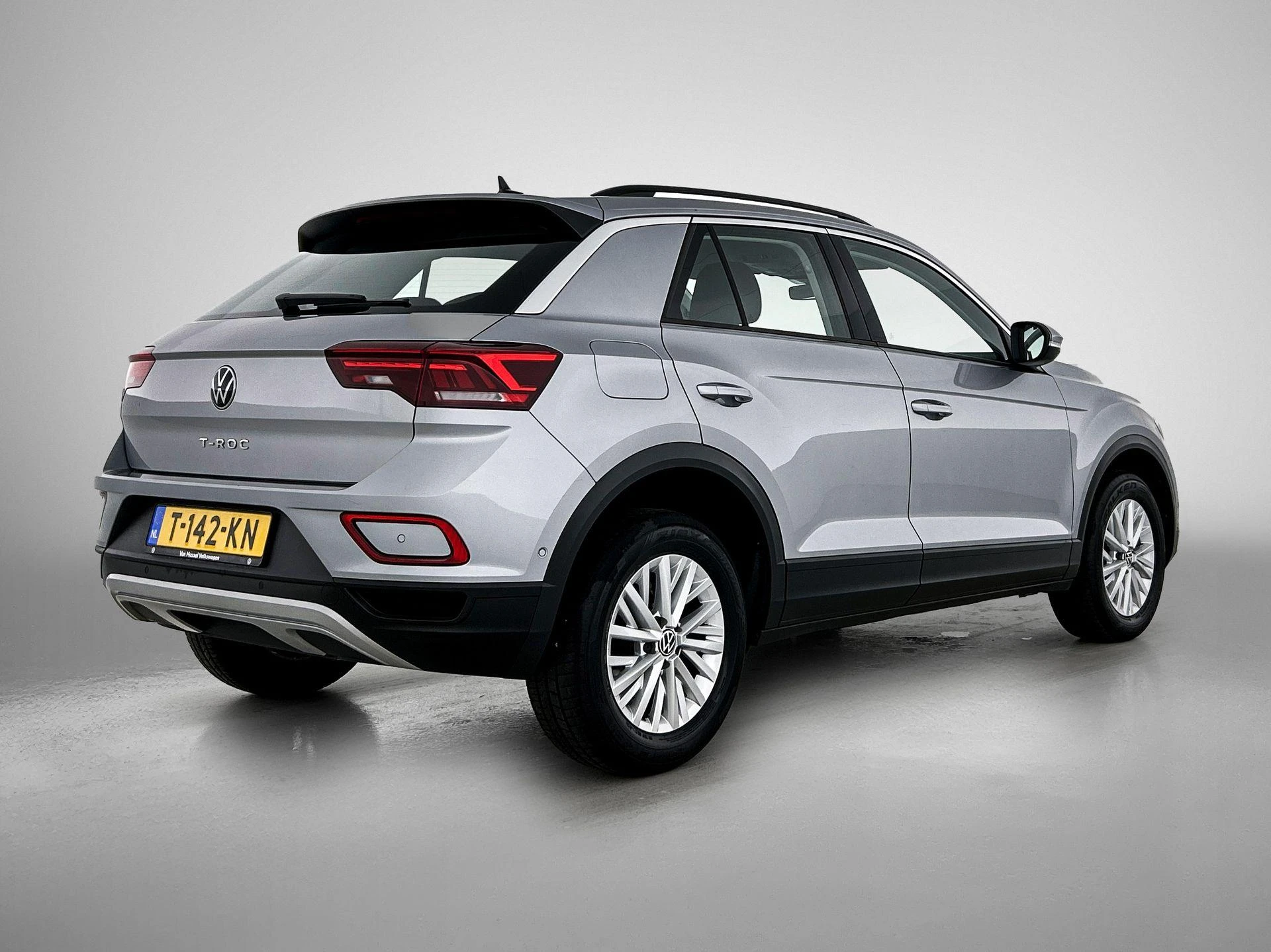 Volkswagen-T-Roc-image-3