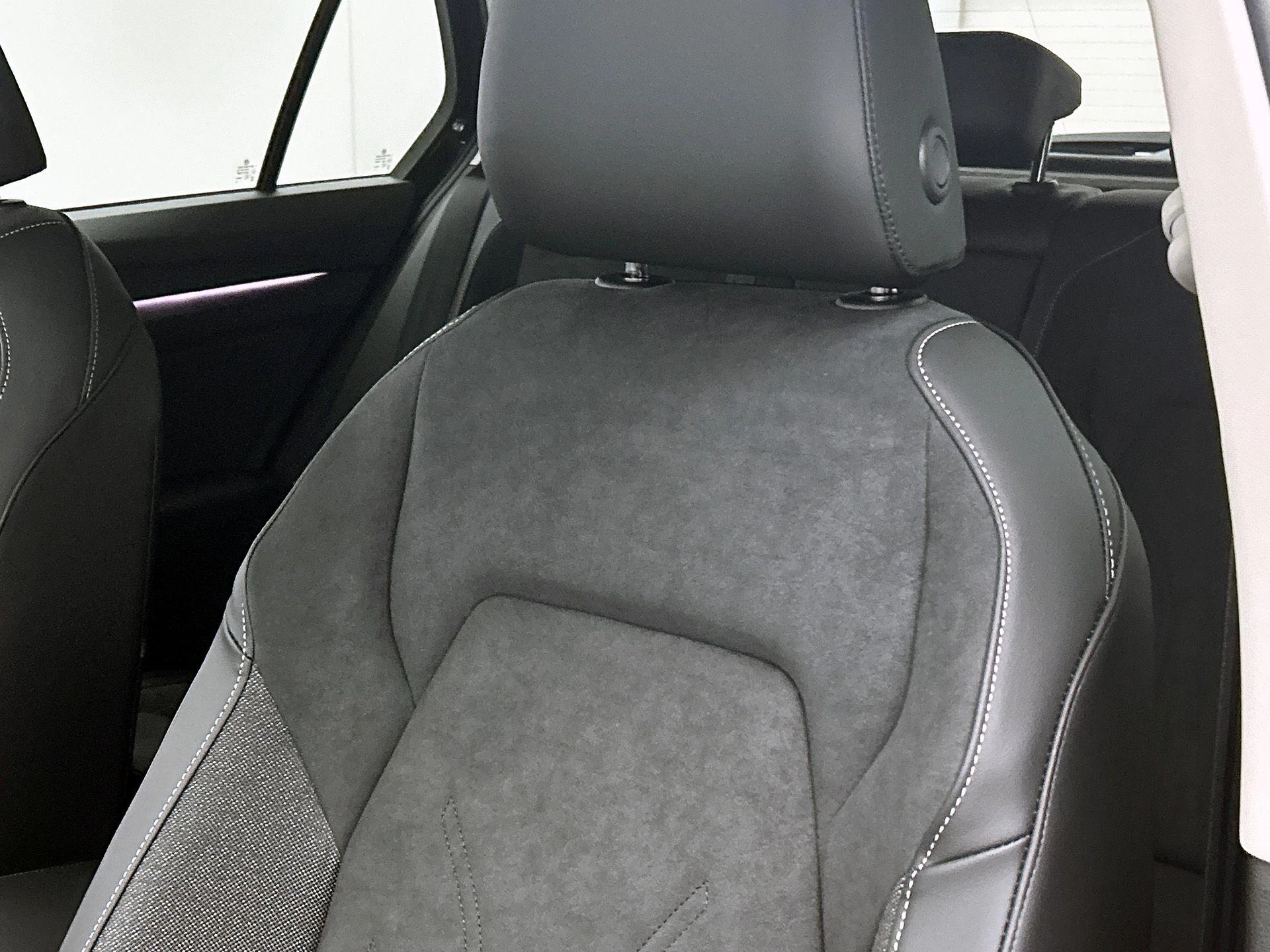 Volkswagen-Golf-image-16