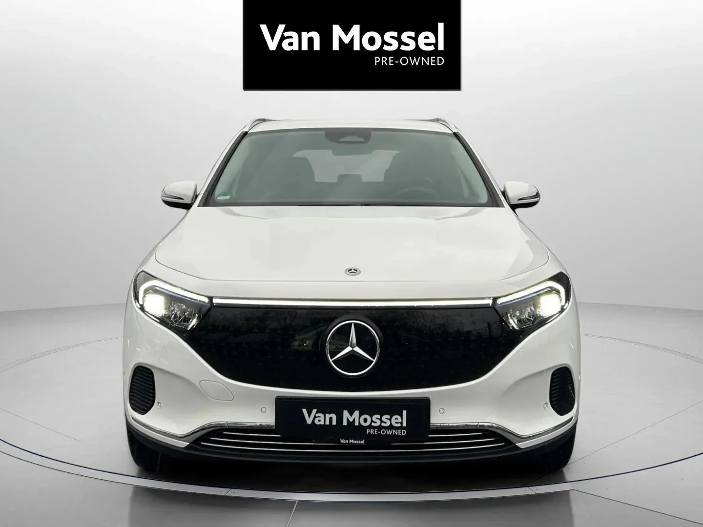 Mercedes-Benz-EQA-image-2