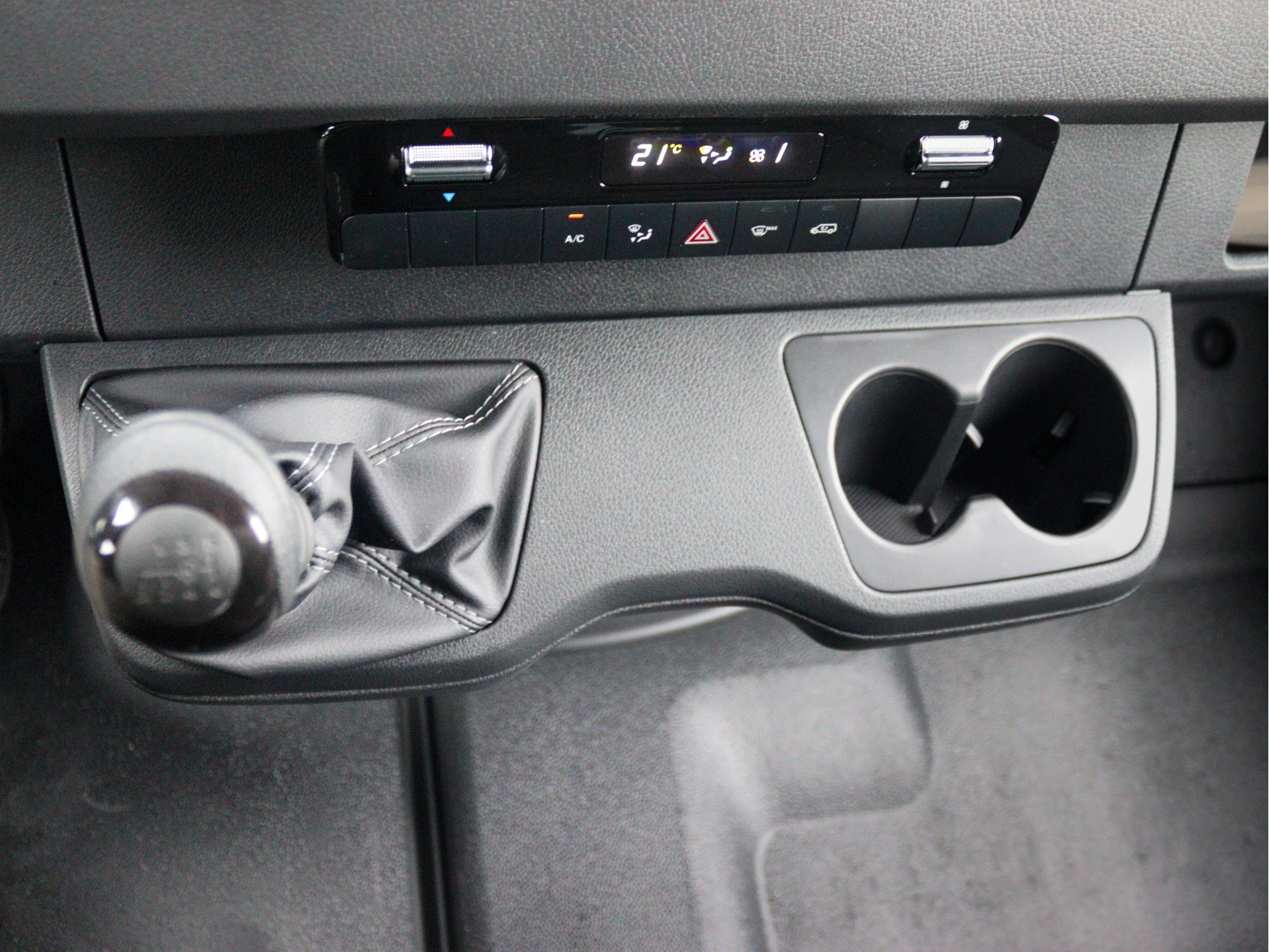 Mercedes-Benz-Sprinter-image-10