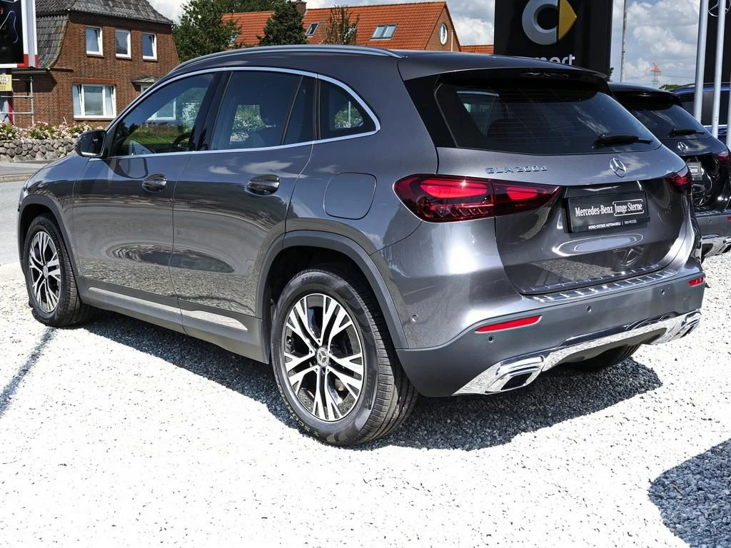 Mercedes-Benz-GLA 200 d-image-5