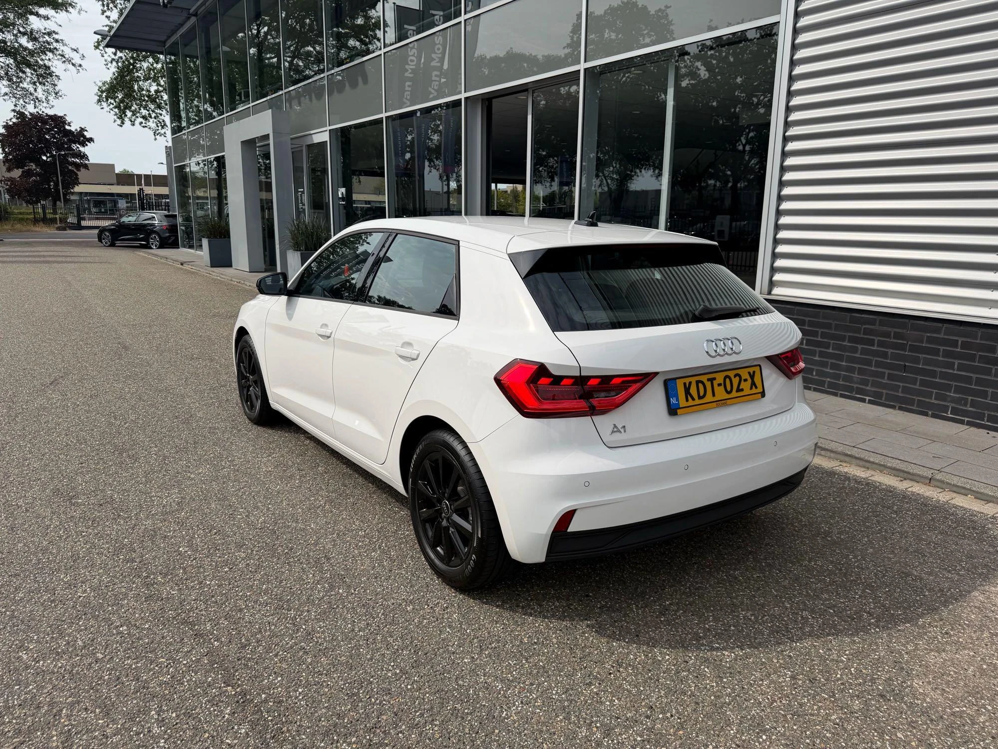 Audi-A1 Sportback-image-3
