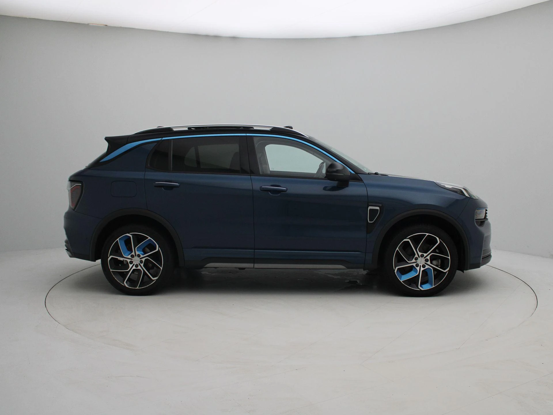 Lynk & Co-01-image-6