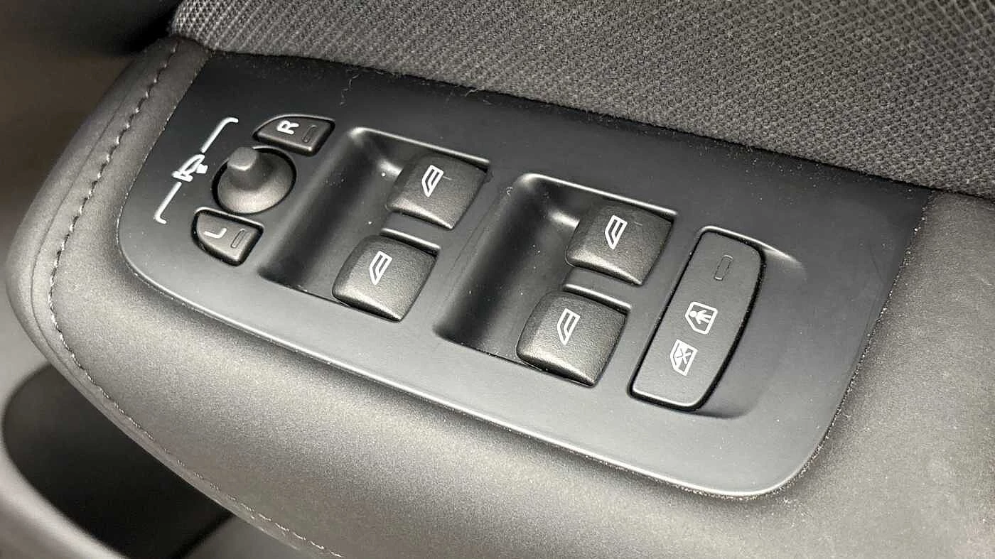 Volvo XC60 T6 AWD PHEV Recharge Black Edition Plus