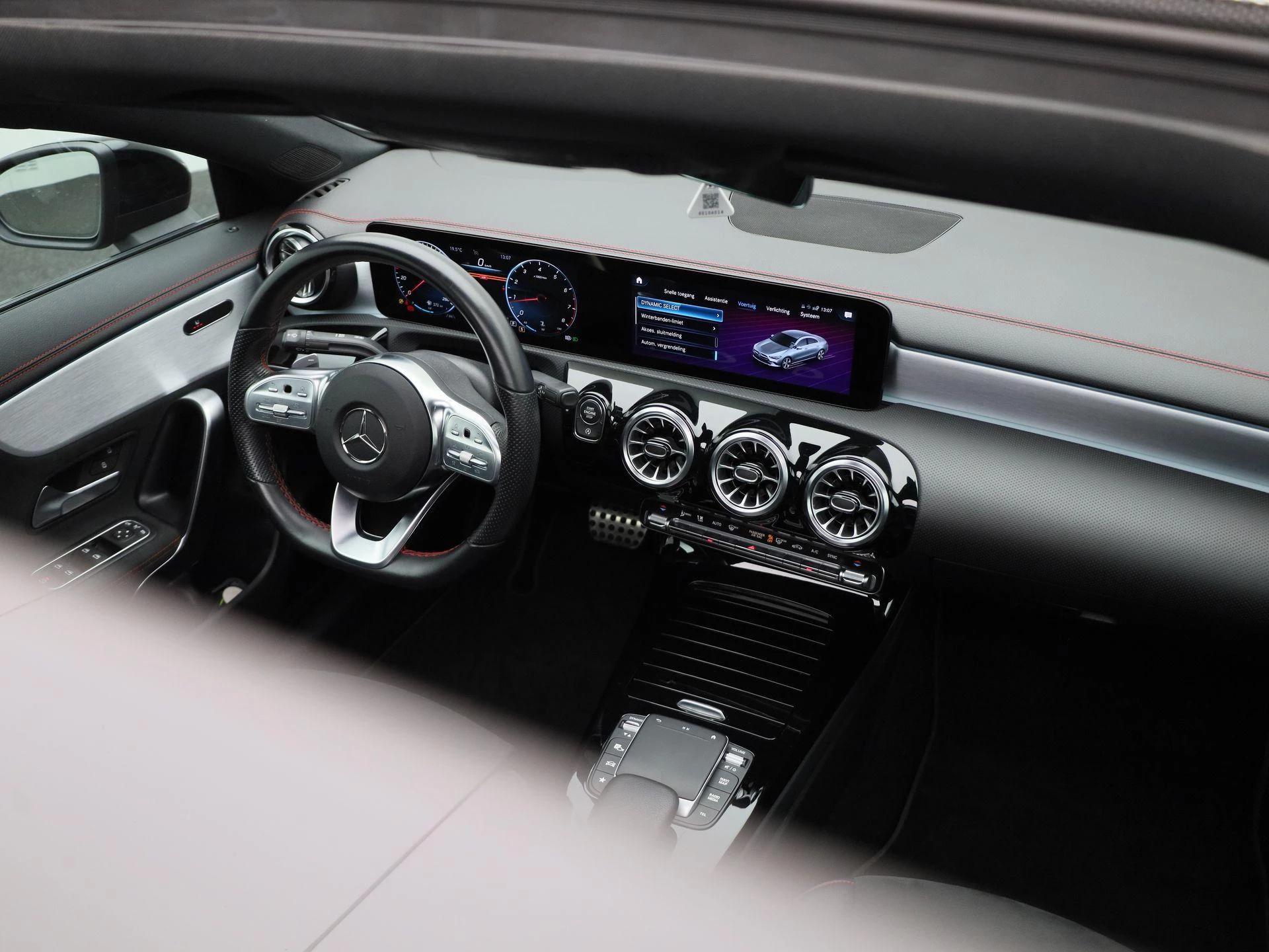 Mercedes-Benz CLA 200 Business Solution AMG