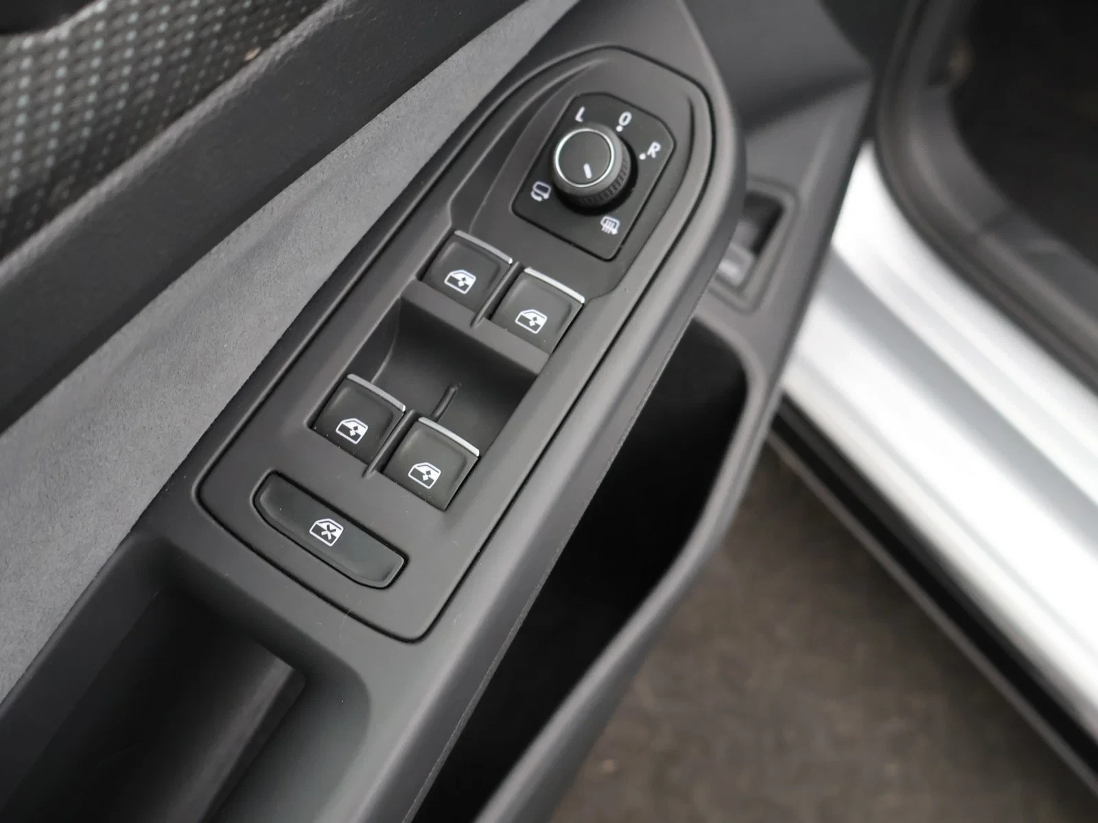 Volkswagen Golf VIII SW Golf Variant R-Line Business Premium 1.5eTSI 150PK *AUTOMAAT*SPORTZETELS*ALCANTARA*CAMERA*PDC*ACC*AP