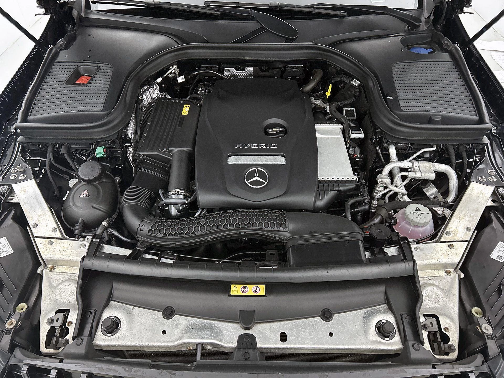 Mercedes-Benz-GLC-image-30