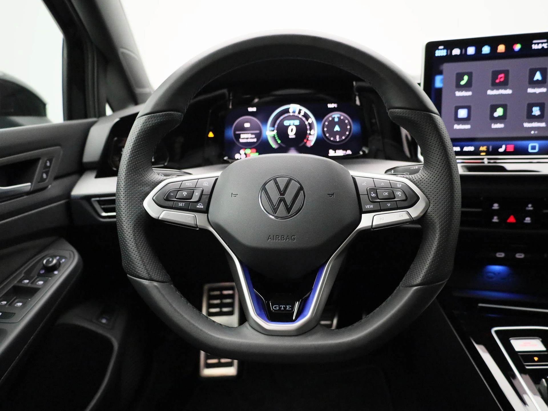Volkswagen-Golf-image-6