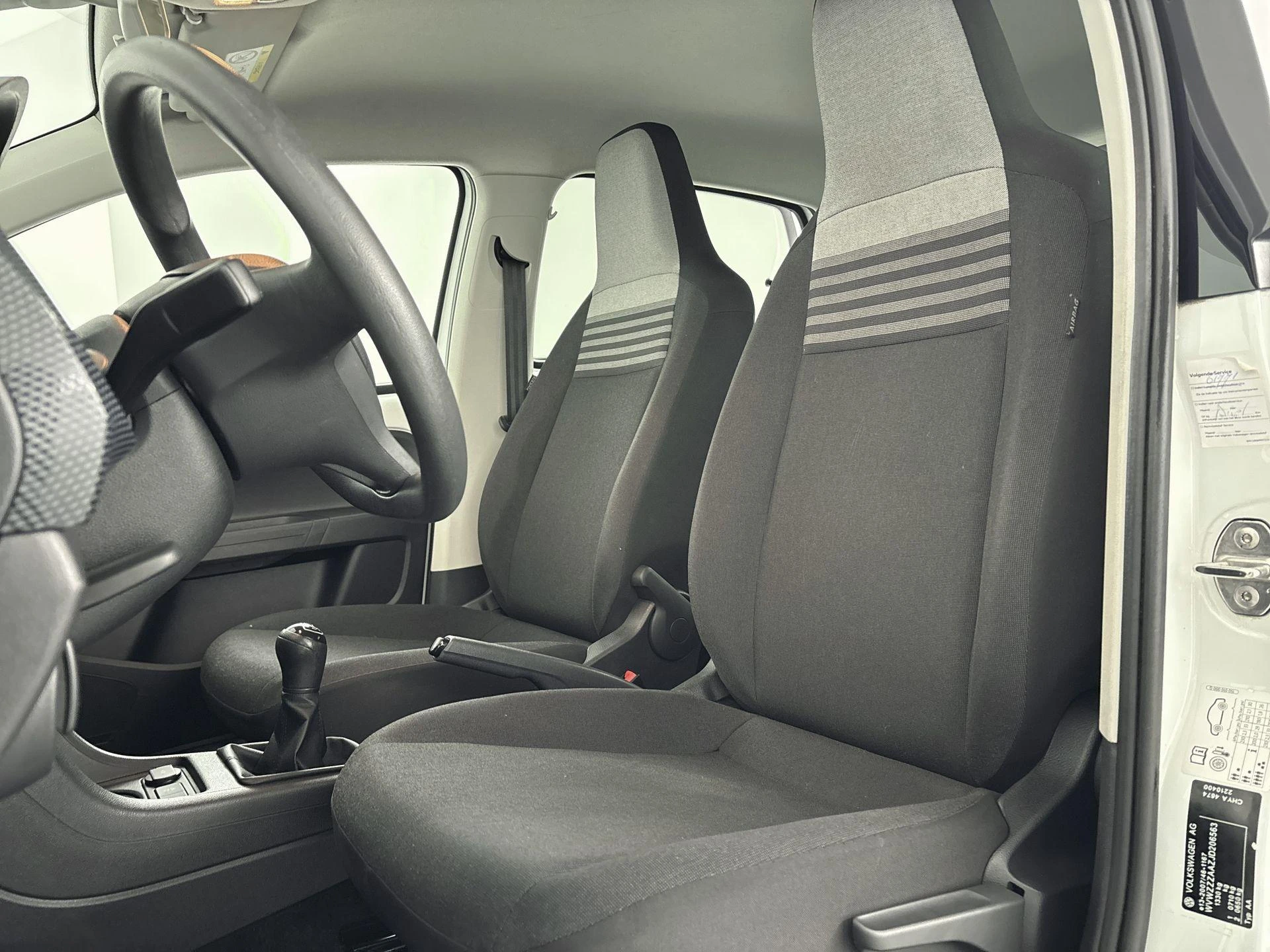 Volkswagen-up!-image-16