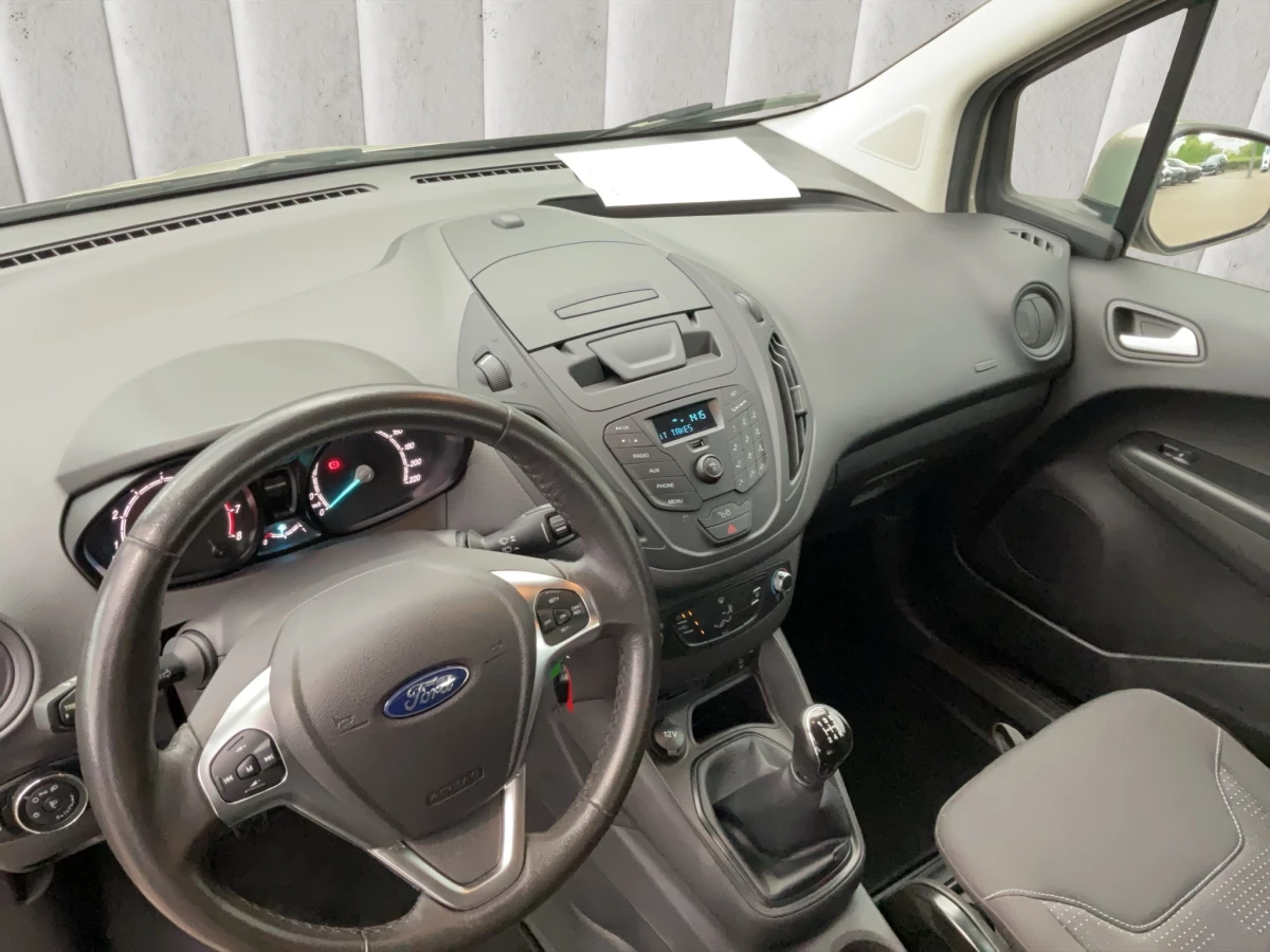 Ford-Transit Courier-image-10