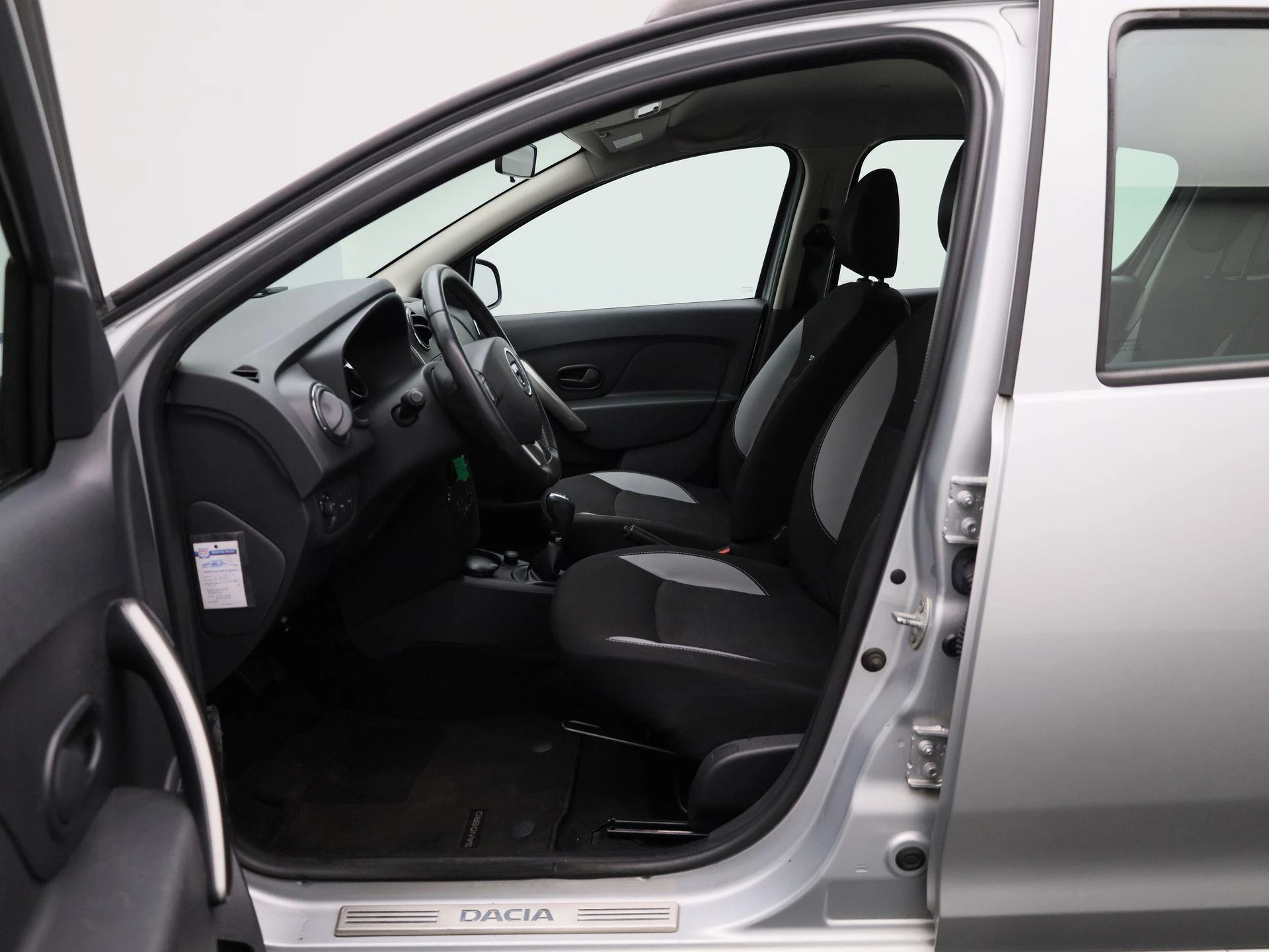 Dacia-Sandero Stepway-image-7