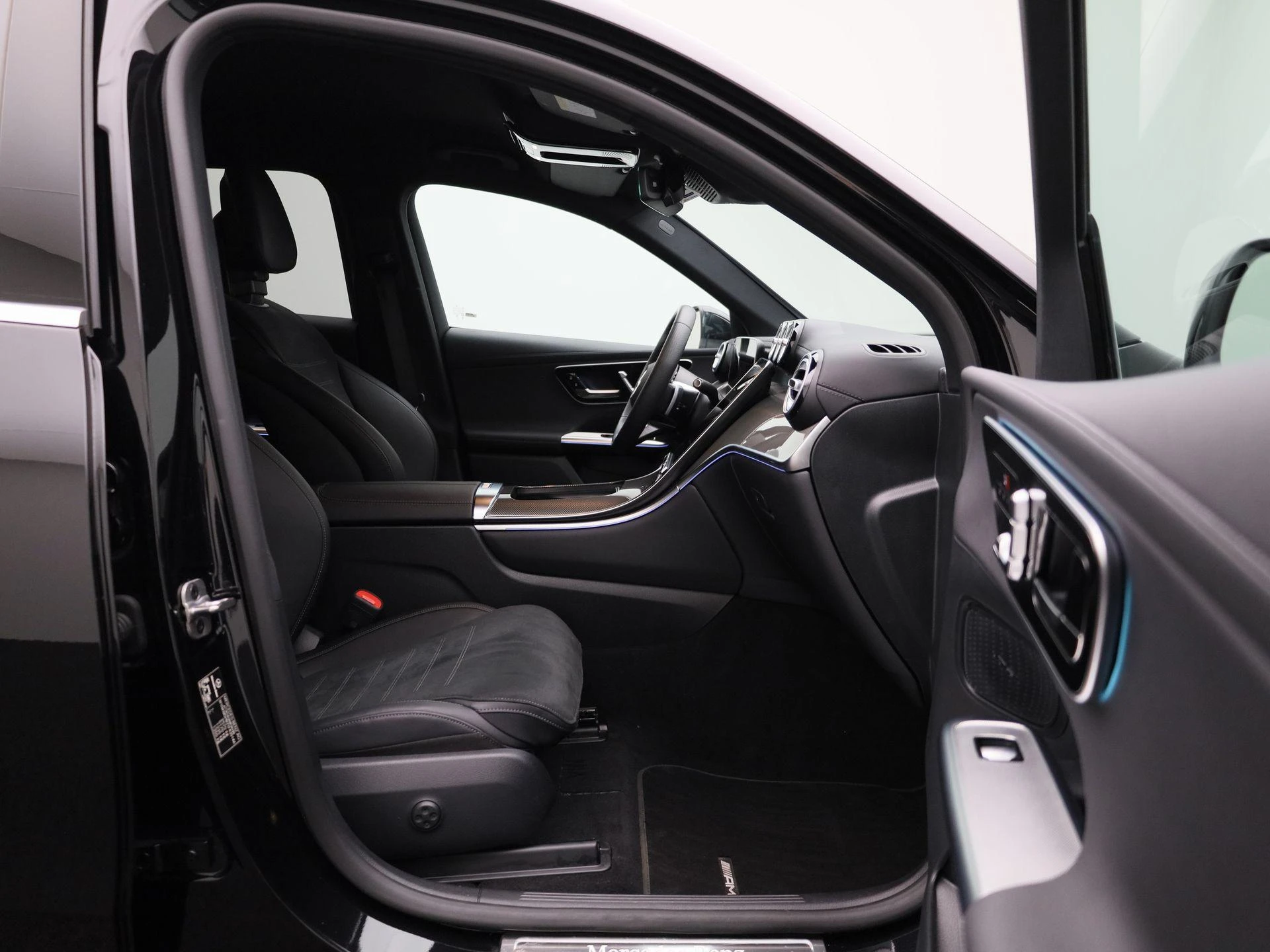 Mercedes-Benz-GLC-image-42