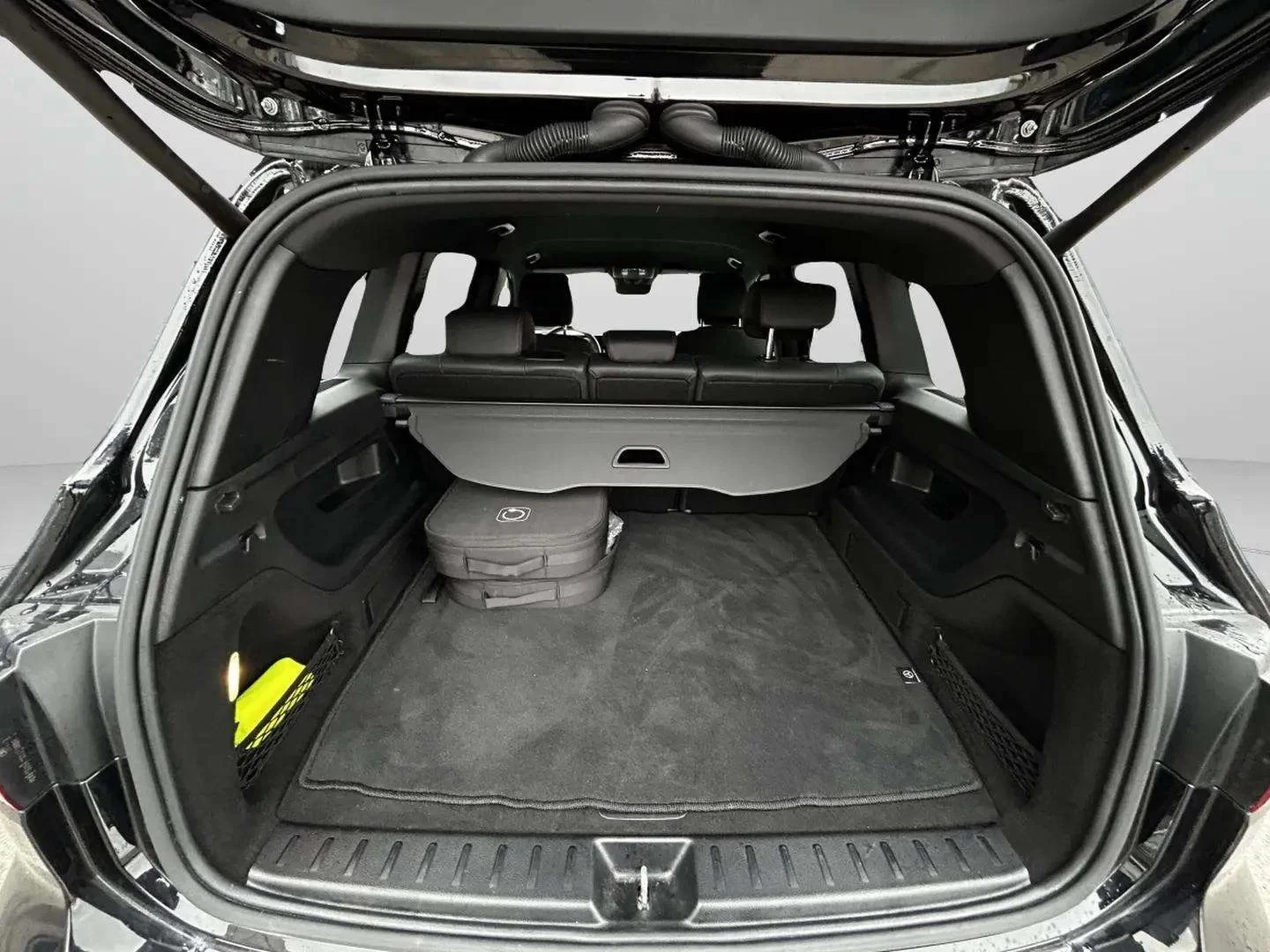 Mercedes-Benz-EQB-image-21