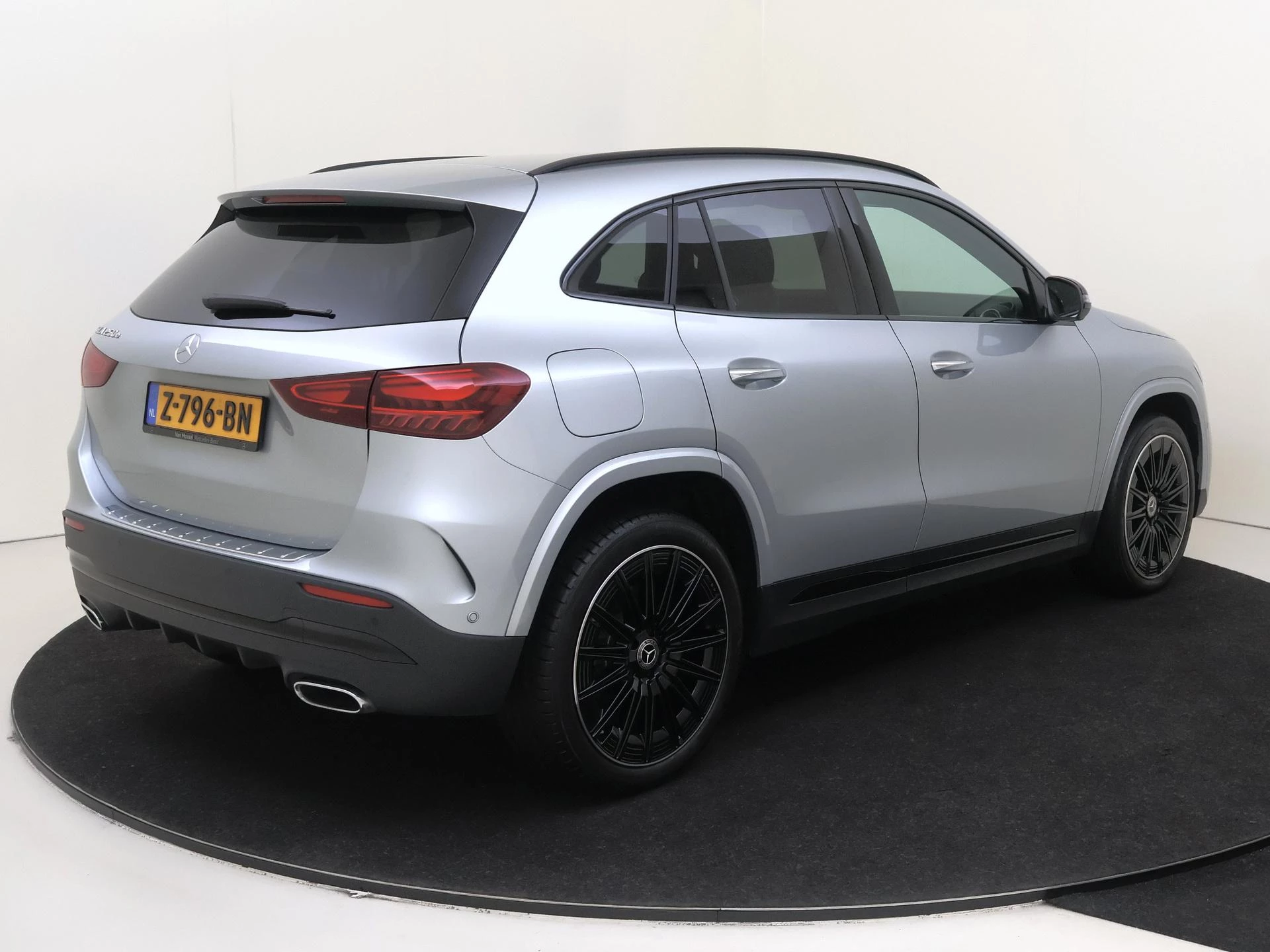 Mercedes-Benz-GLA-image-3
