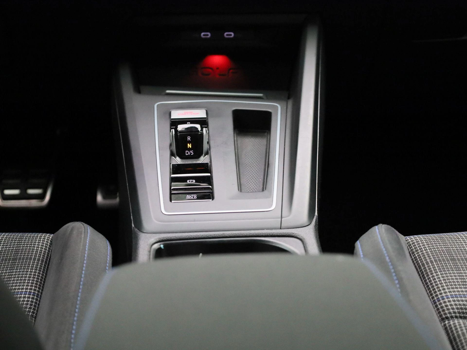 Volkswagen-Golf-image-9