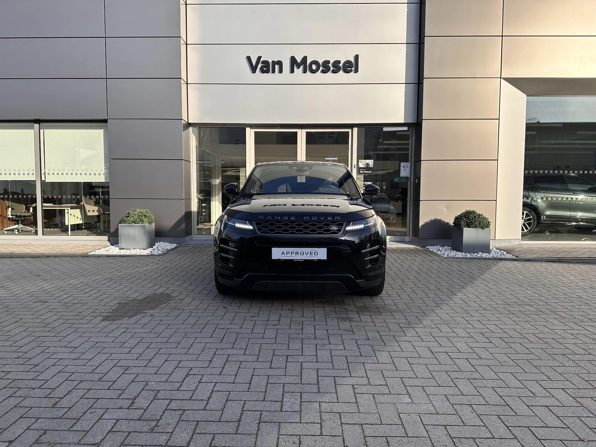 Land Rover-Range Rover Evoque-image-1