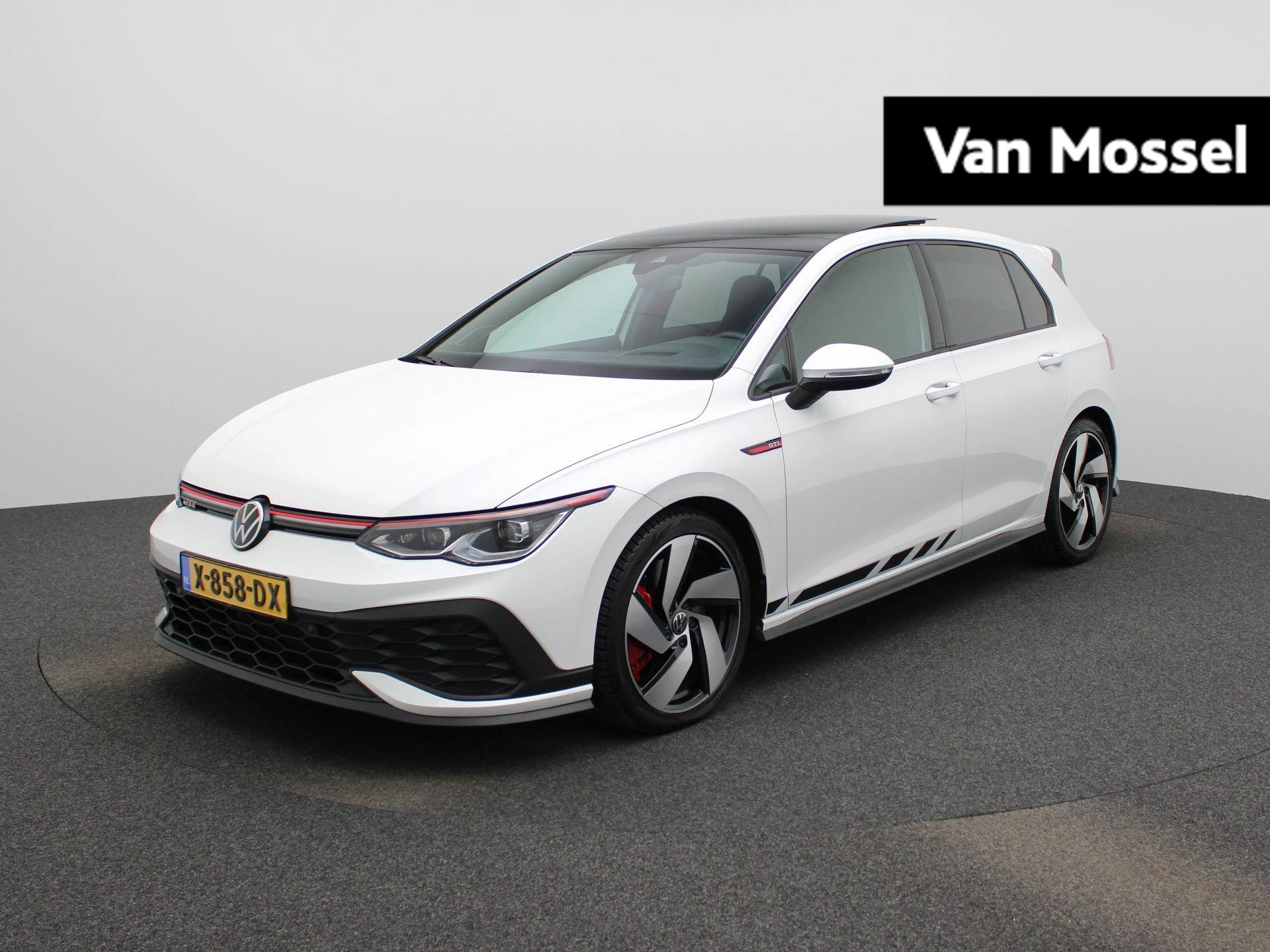 Volkswagen-Golf-image-0