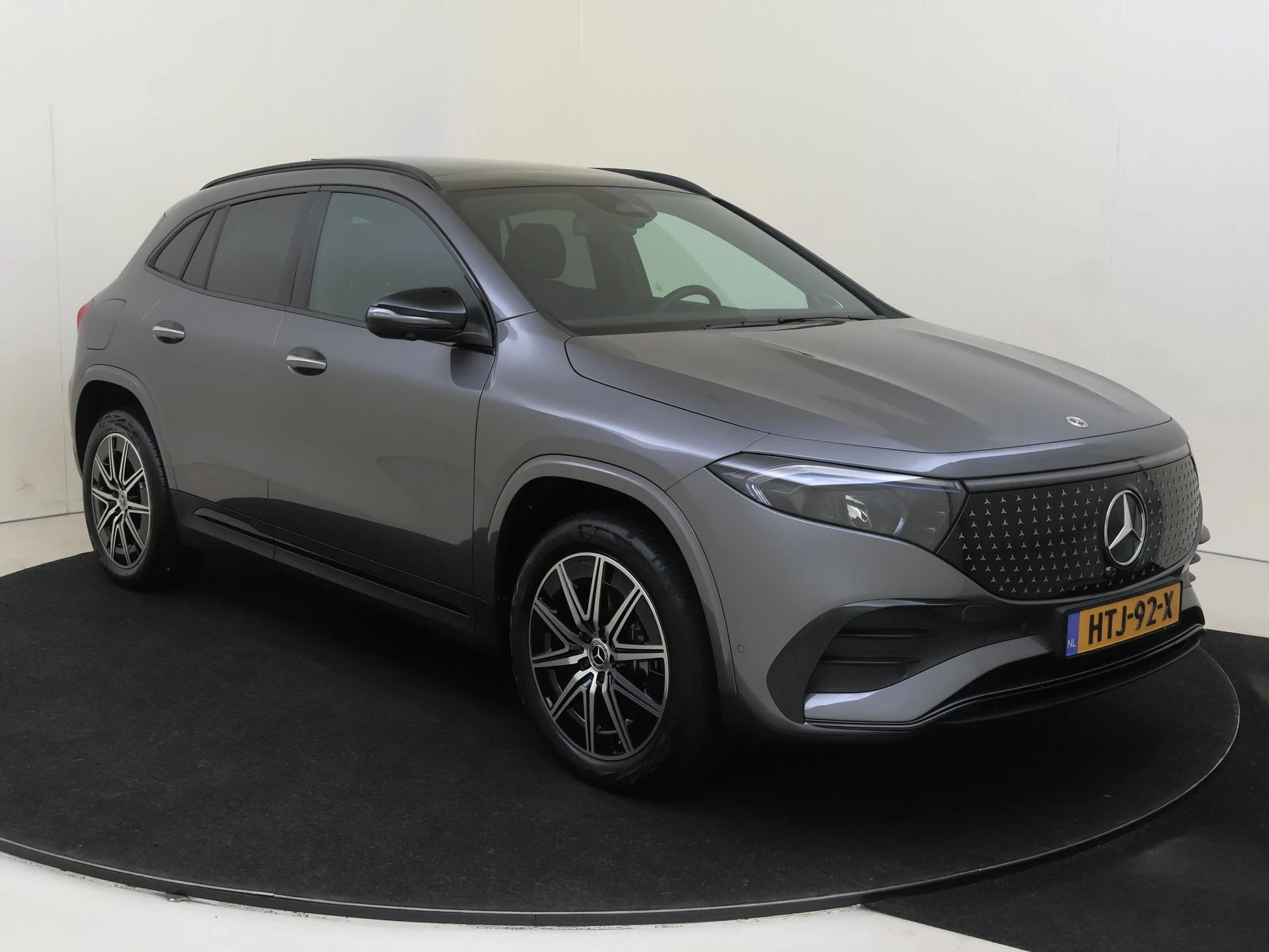 Mercedes-Benz-EQA-image-1