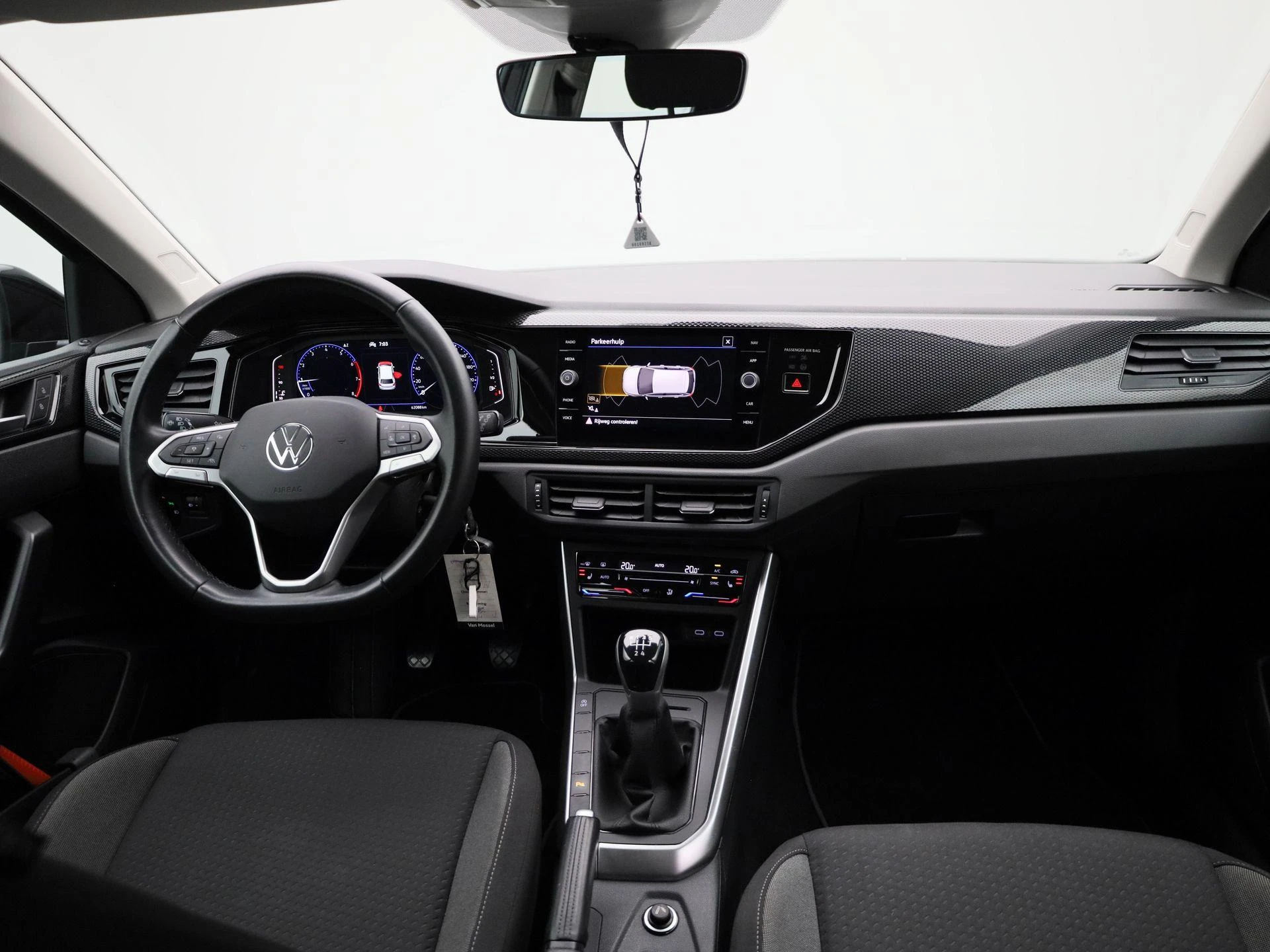 Volkswagen-Polo-image-32