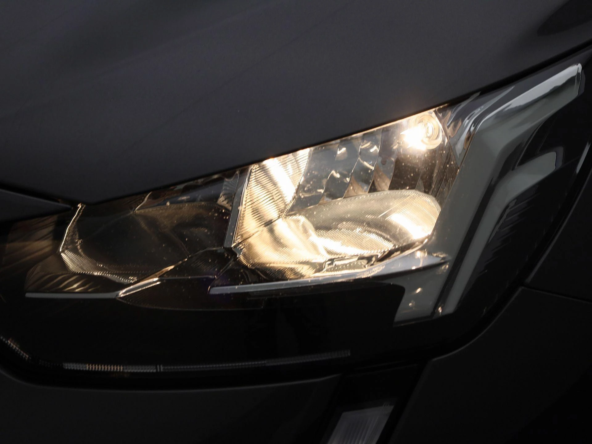 Peugeot-208-image-12