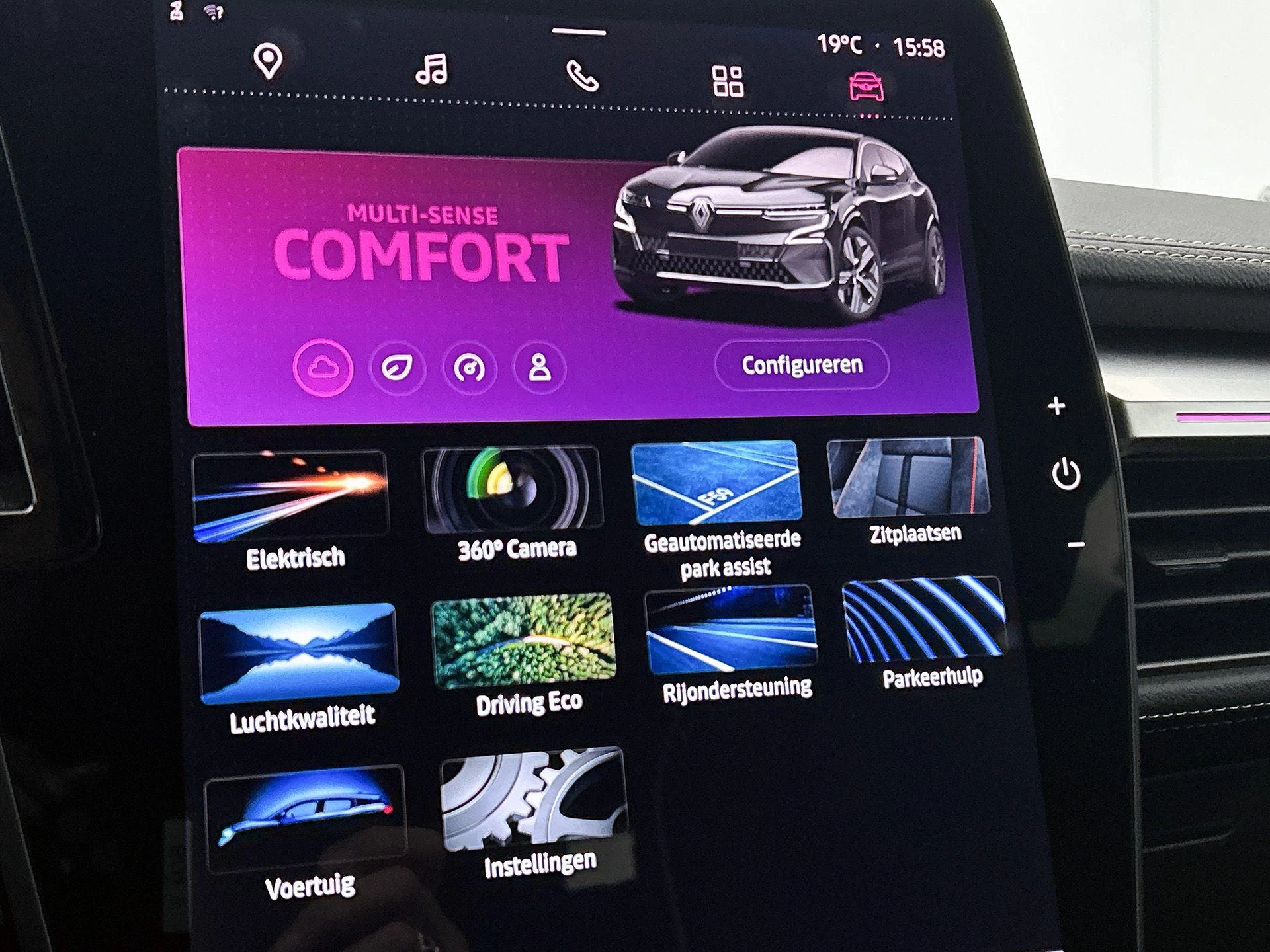 Renault-Megane E-Tech-image-9