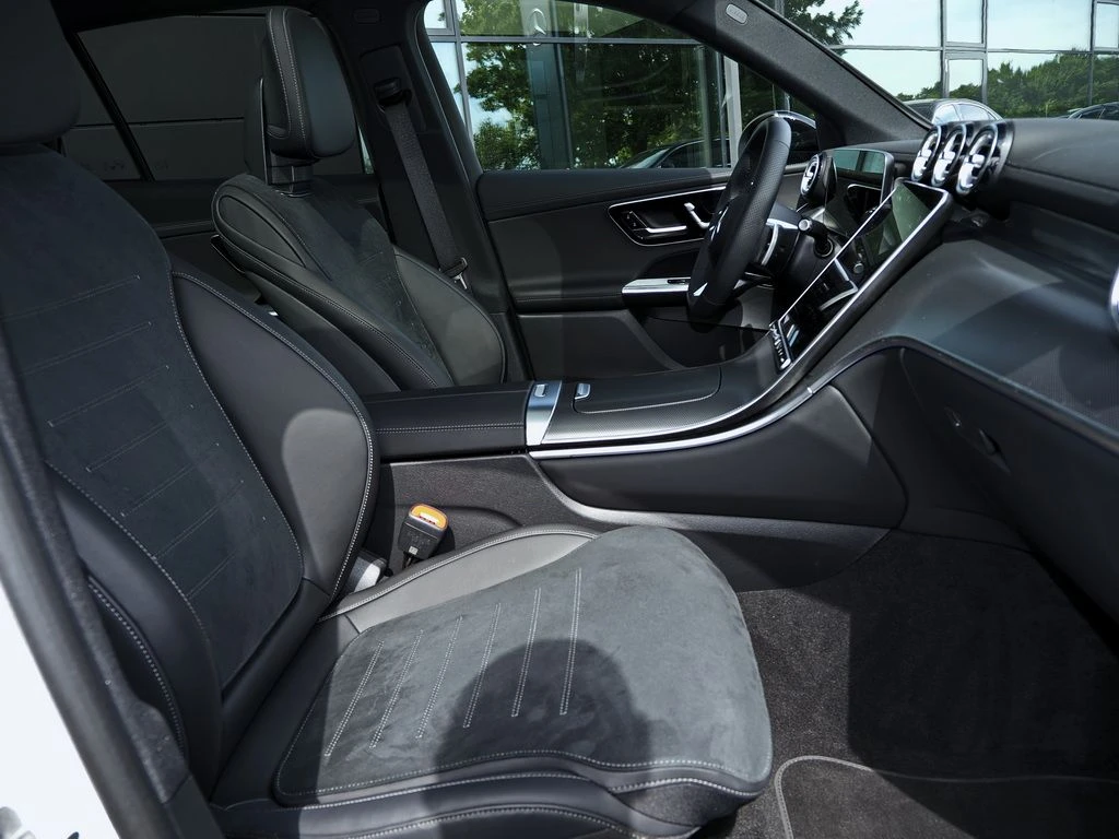 Mercedes-Benz-GLC 220 d-image-12
