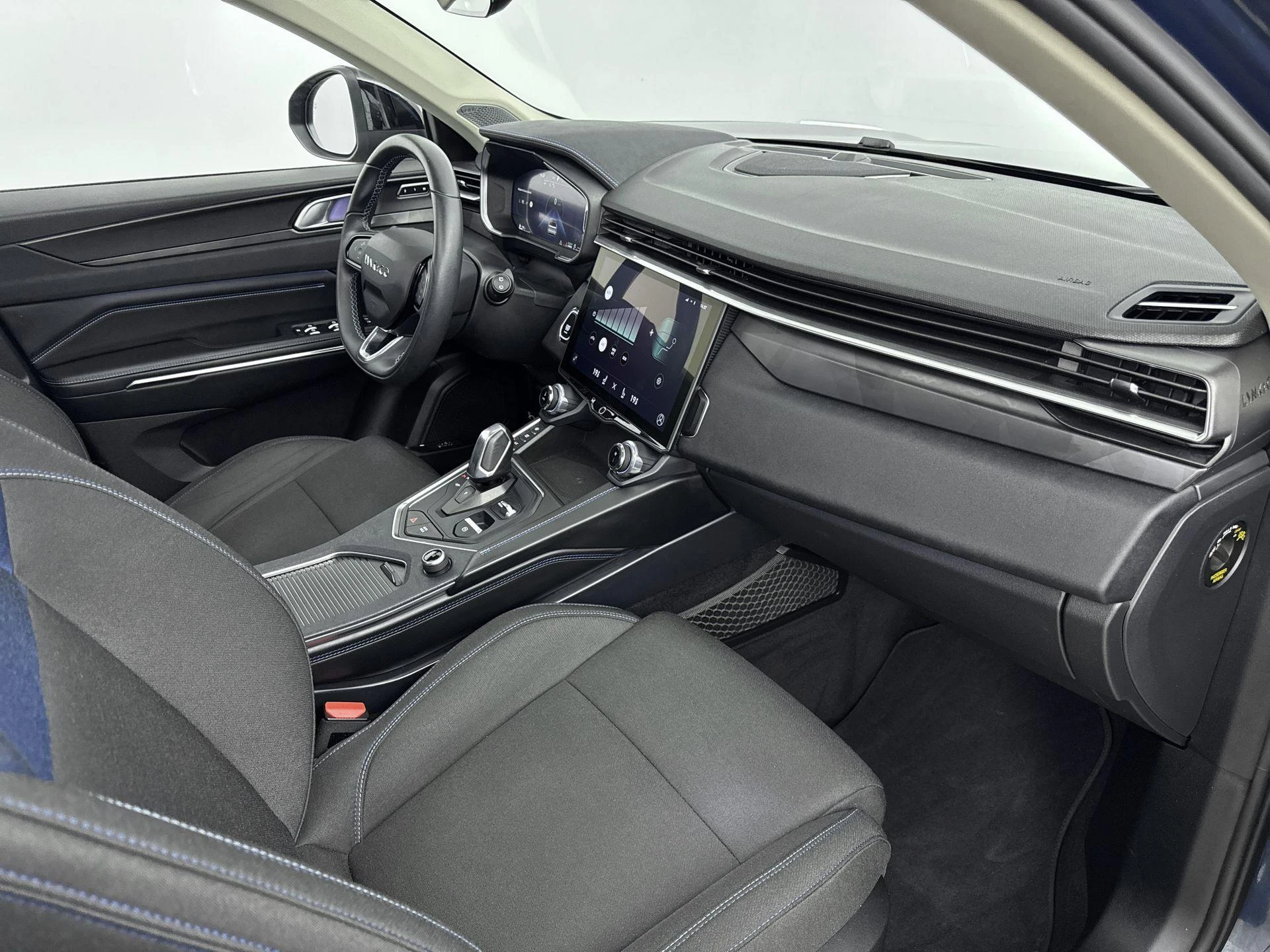 Lynk & Co-01-image-16