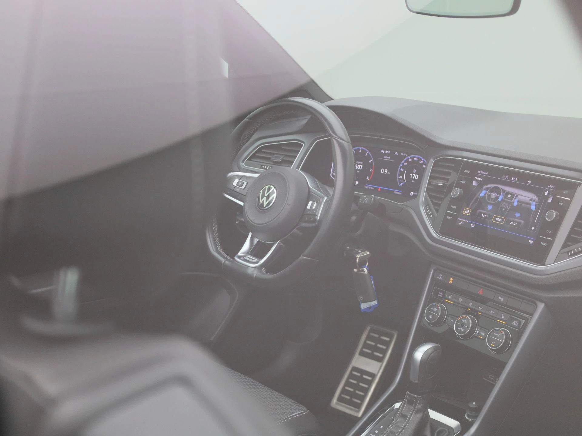 Volkswagen-T-Roc-image-43