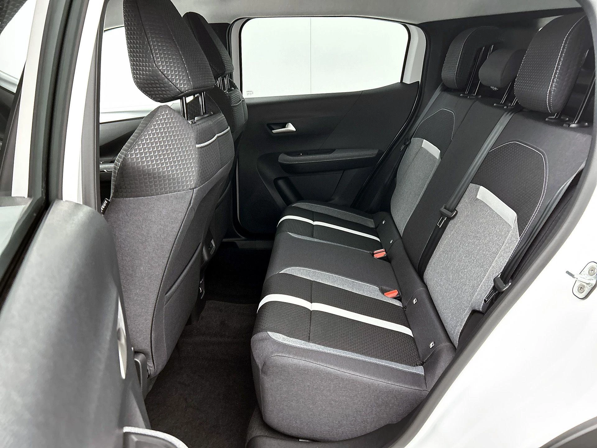 Opel-Frontera-image-26