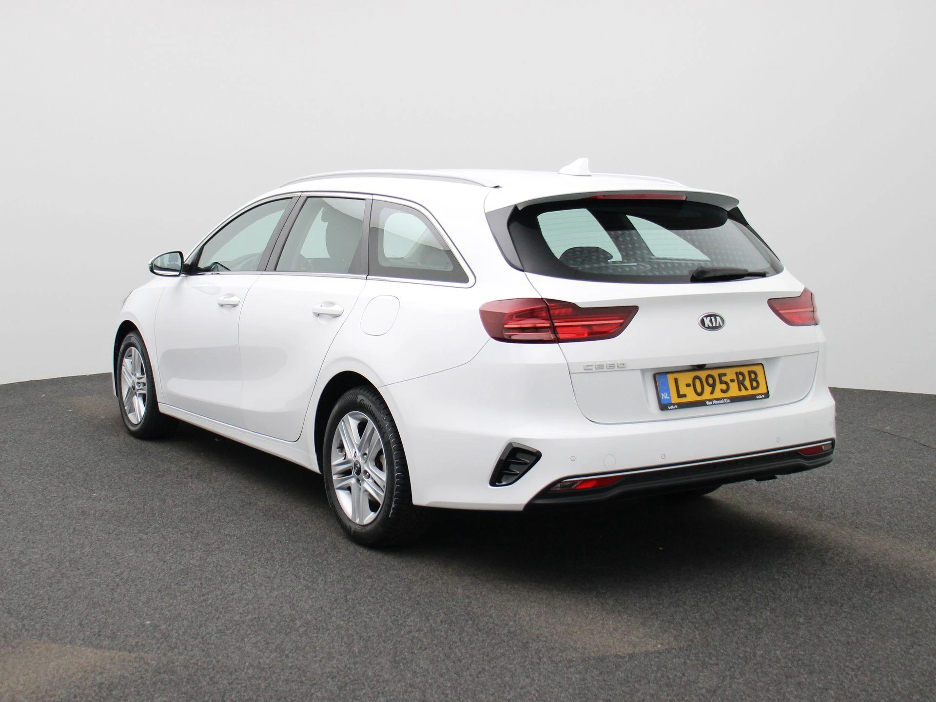 Kia-Ceed Sportswagon-image-1