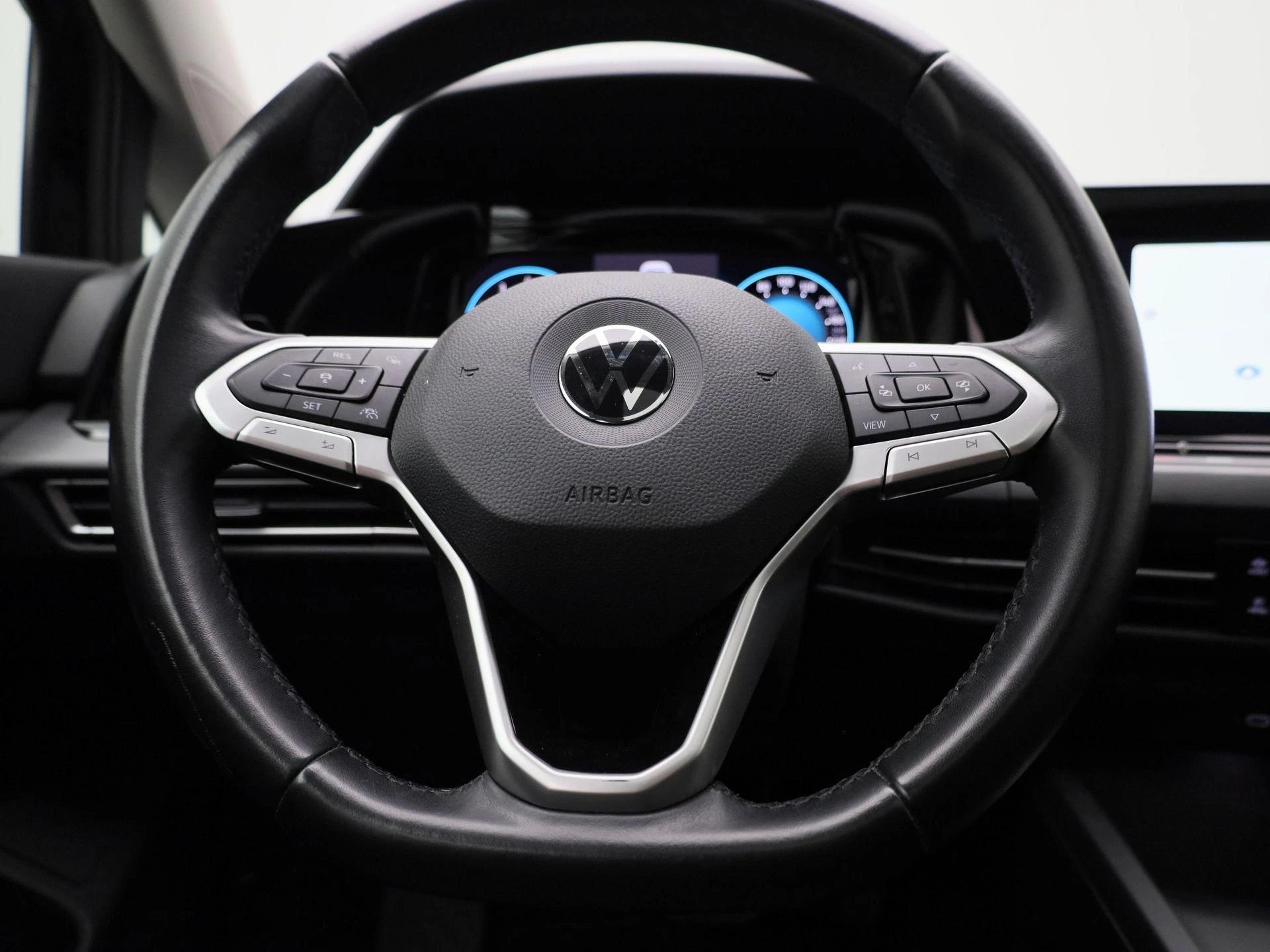Volkswagen-Golf-image-6
