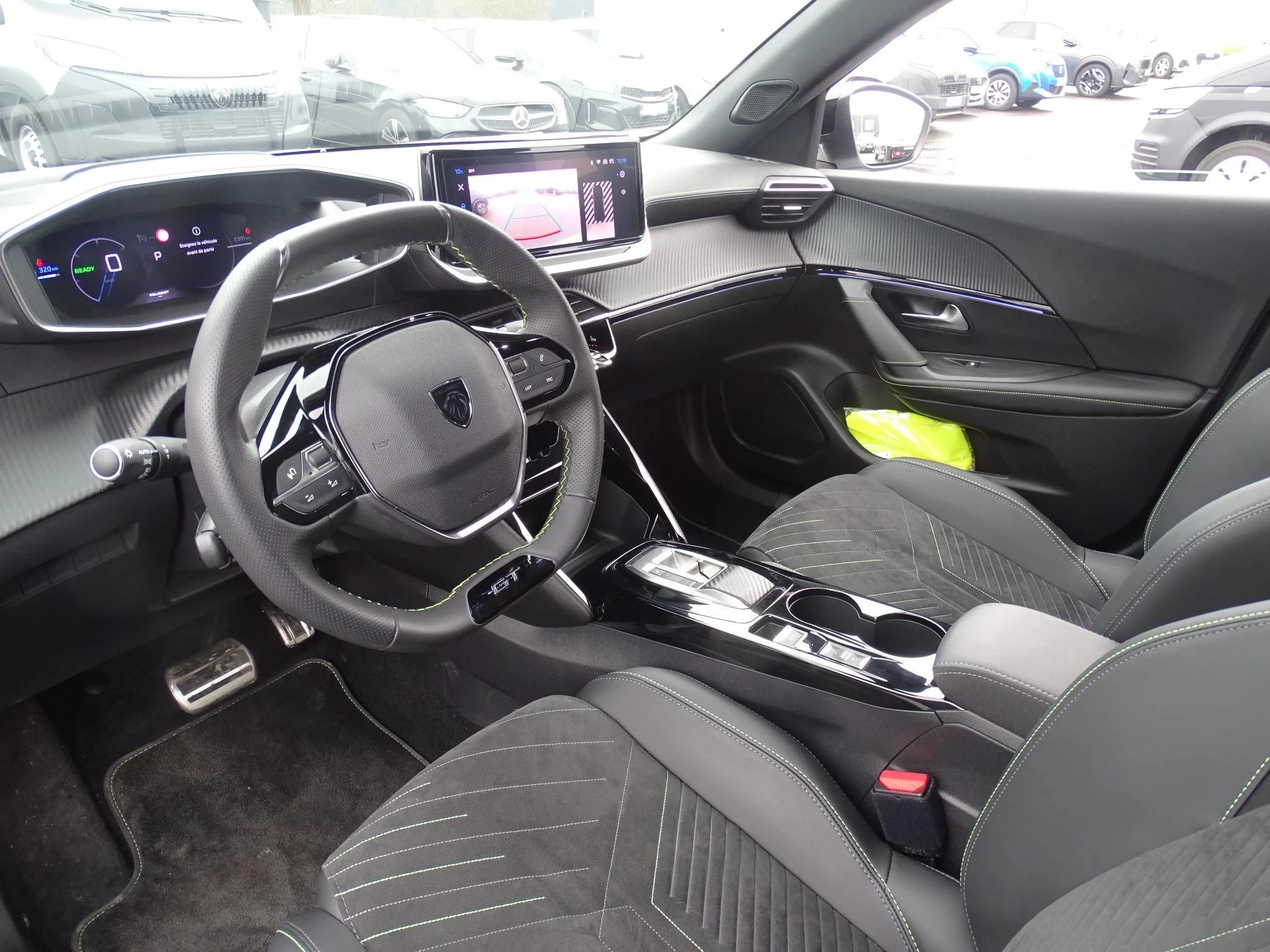 Peugeot-e-2008-image-6
