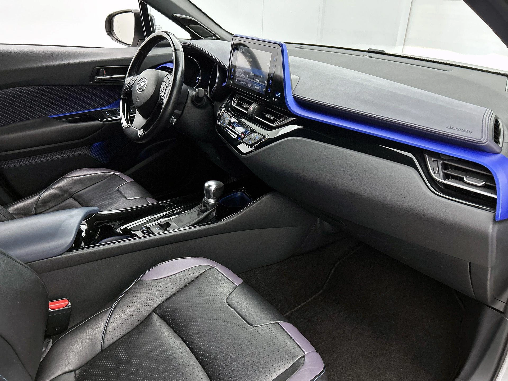 Toyota-C-HR-image-21