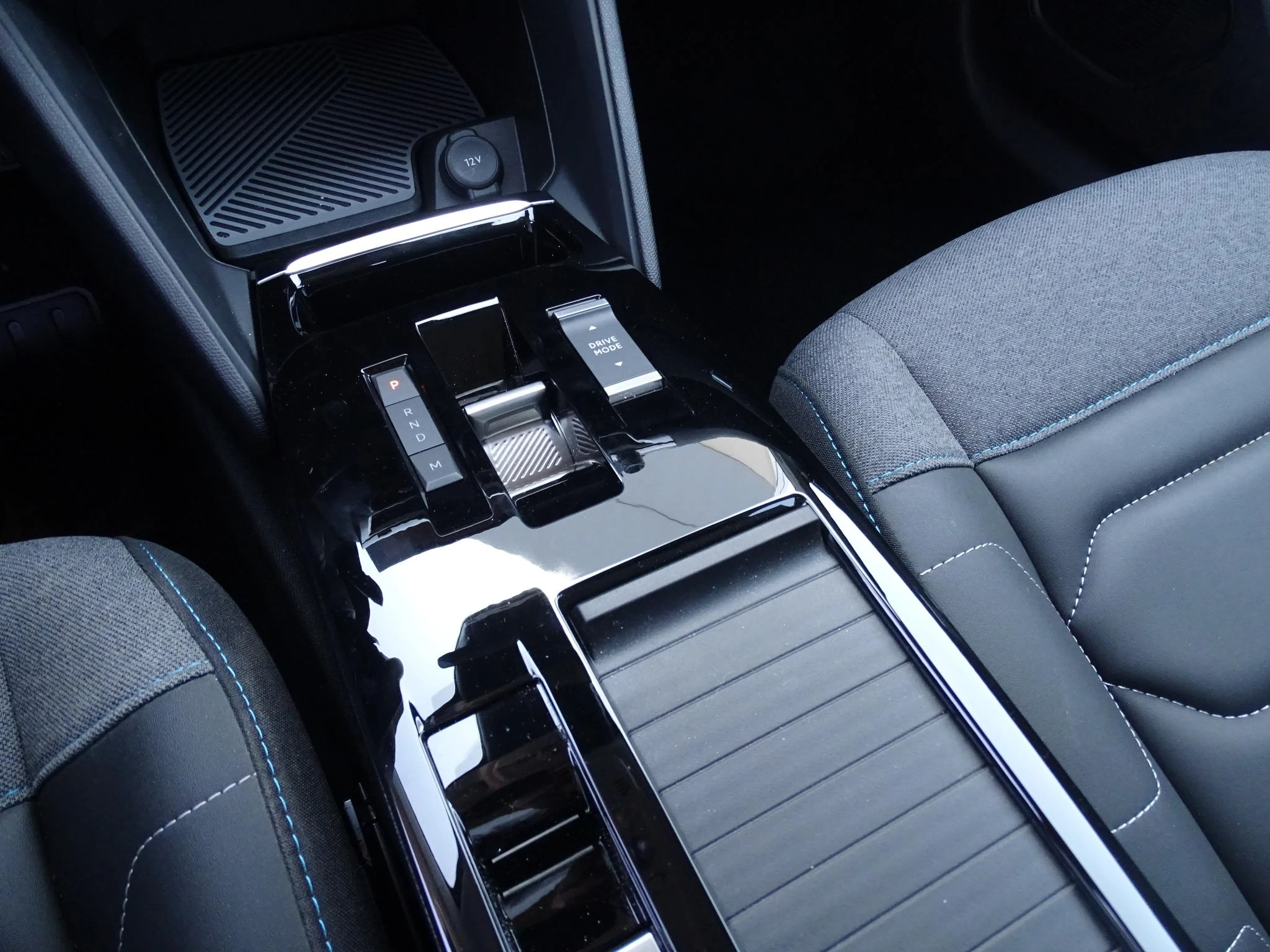 Citroën C4 1.2 Hybride 136 ë-DCS6 BUSINESS EDITION