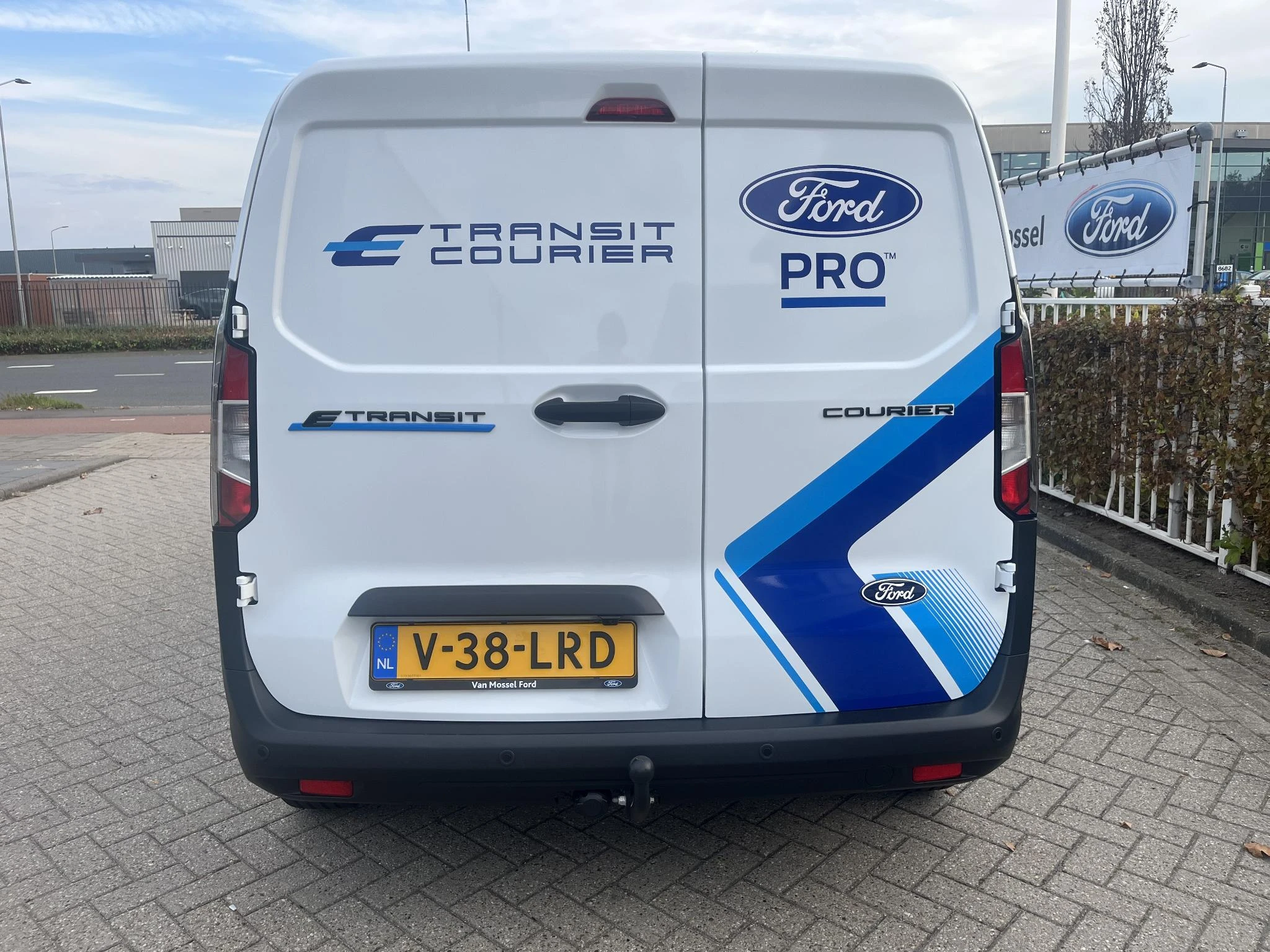 Ford-E-Transit-image-4