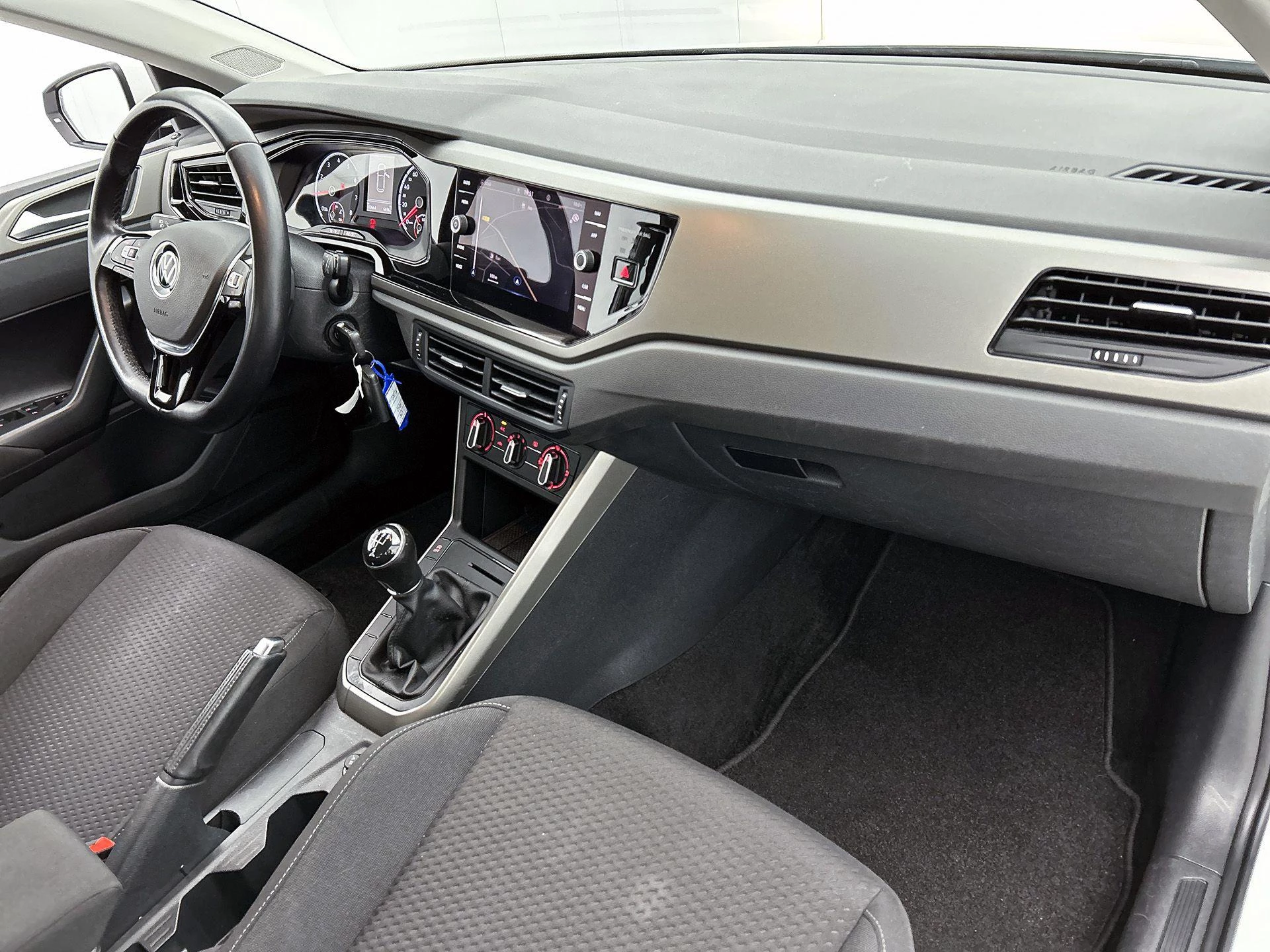 Volkswagen-Polo-image-20