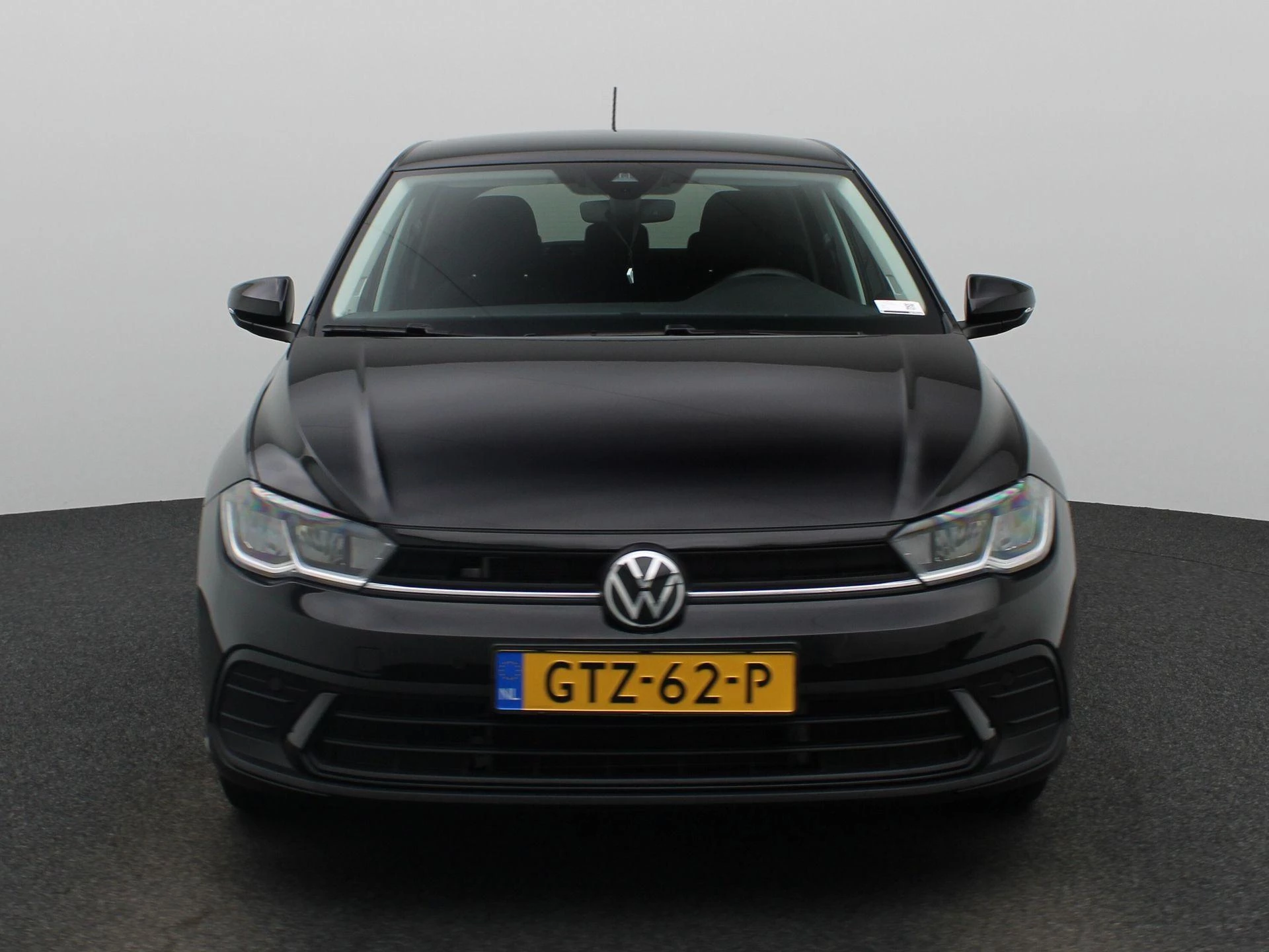 Volkswagen-Polo-image-2