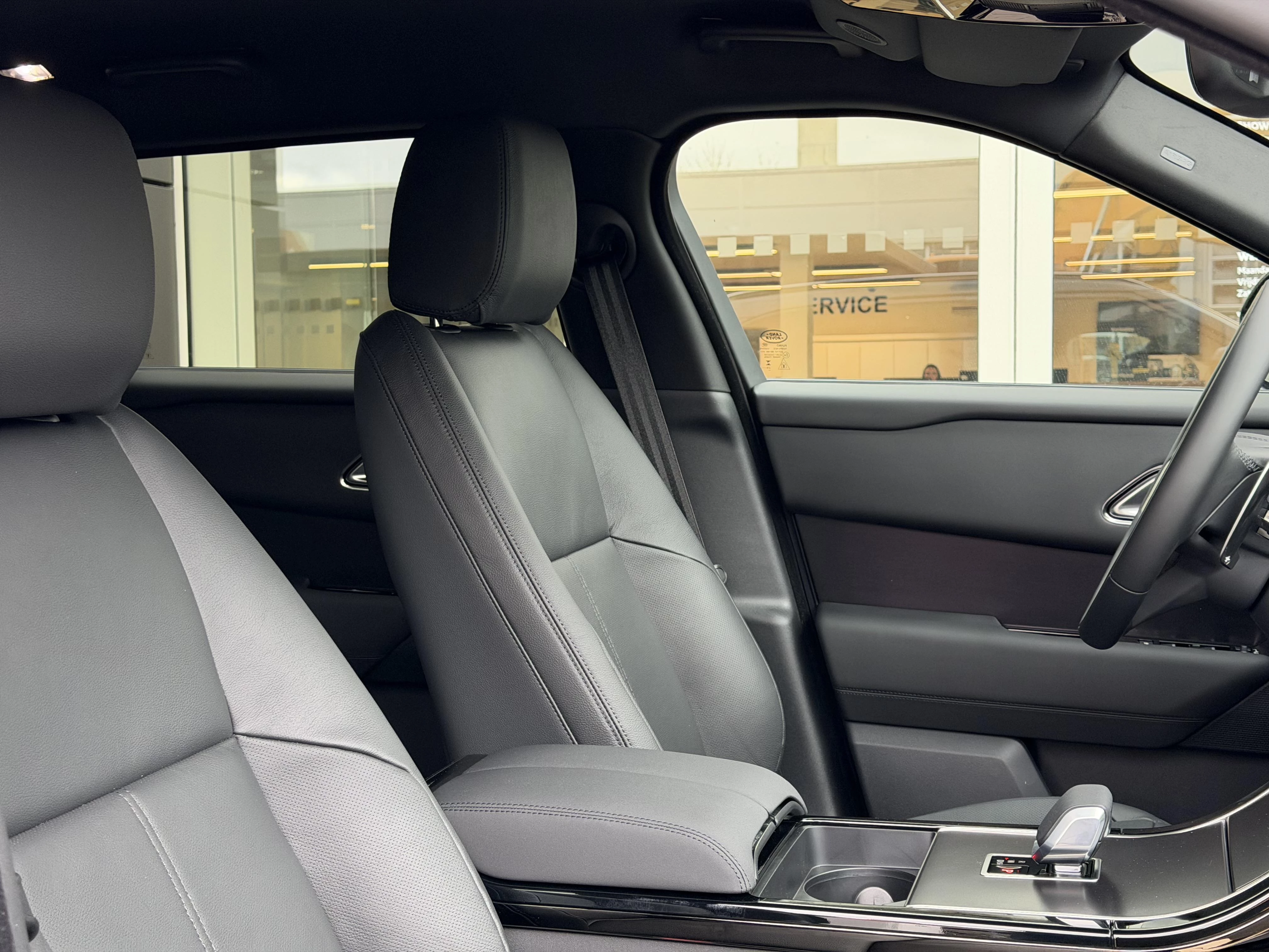 Land Rover Range Rover Velar P400e Dynamic SE AWD Auto. 26.5MY