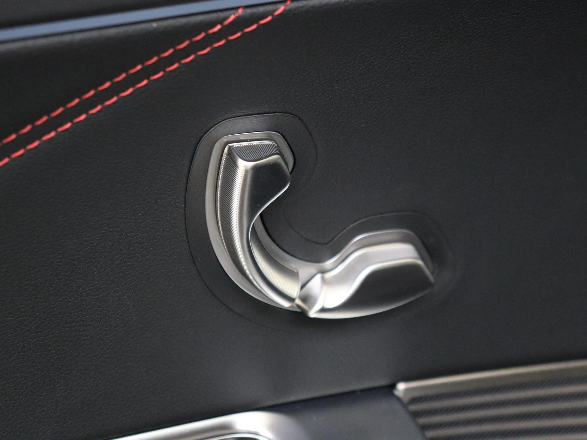 Mercedes-Benz-C-Klasse-image-24