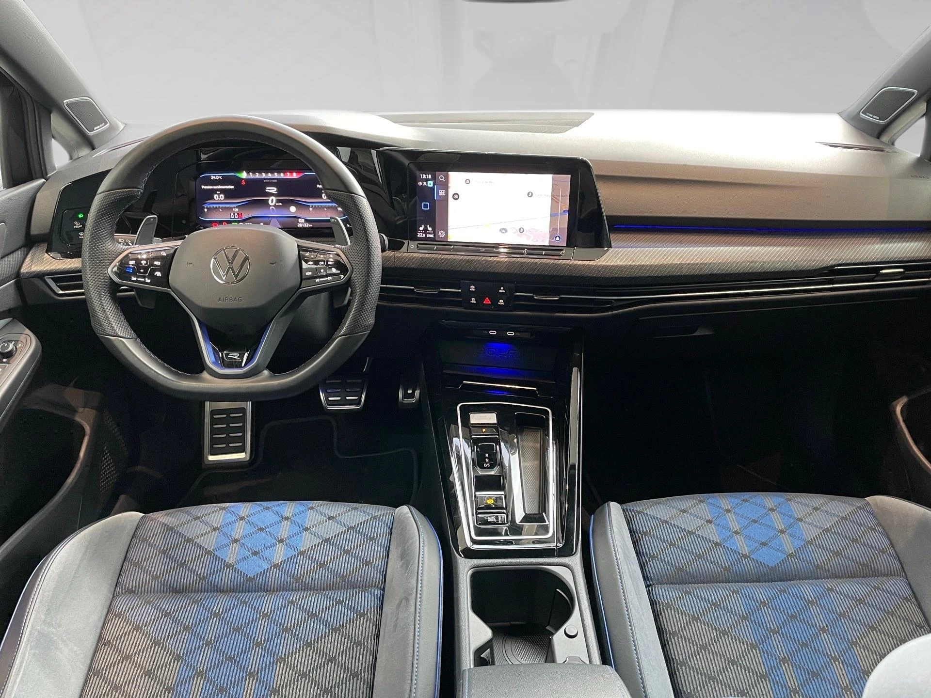 Volkswagen-Golf-image-4