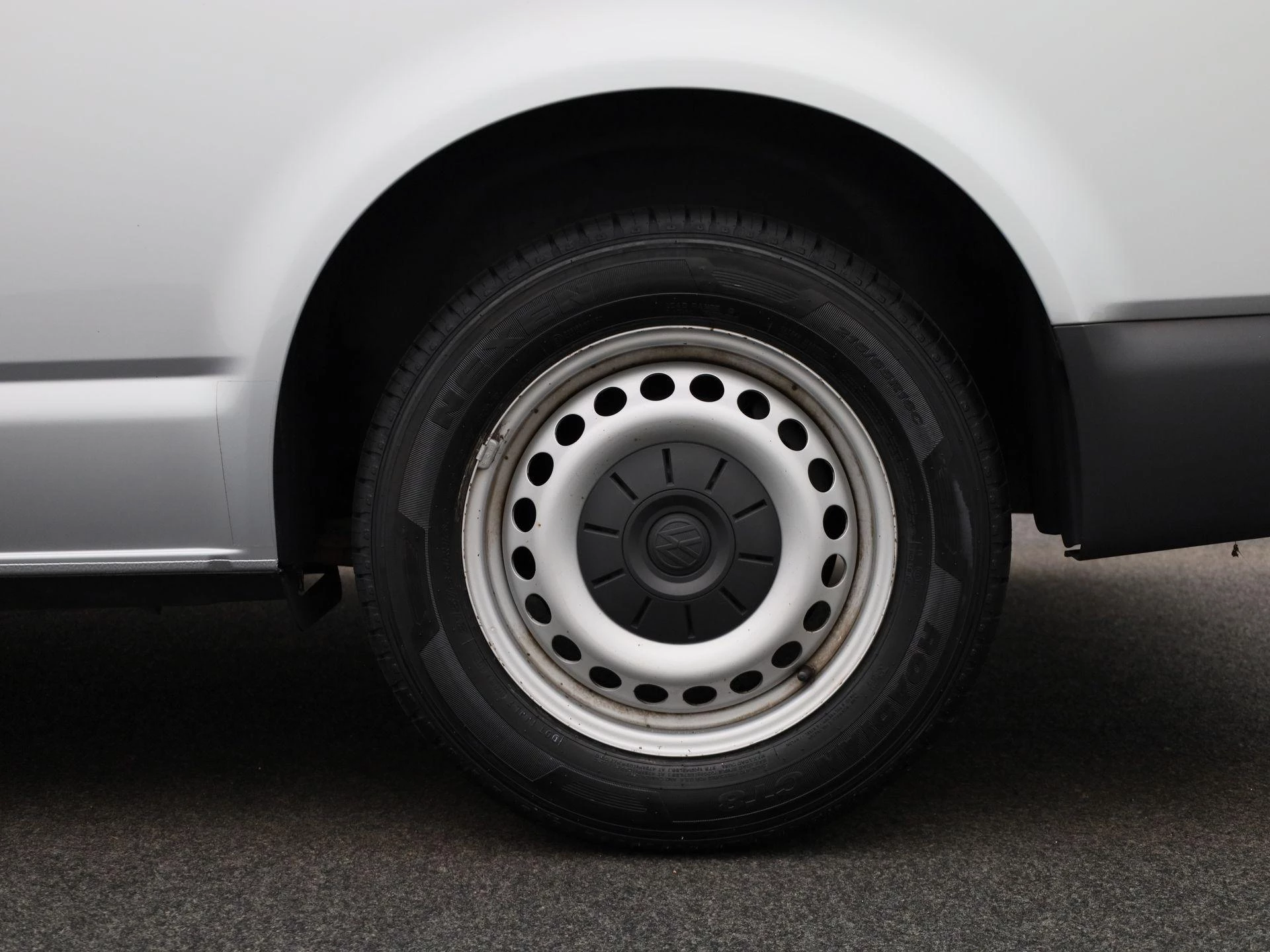 Volkswagen-Transporter-image-17