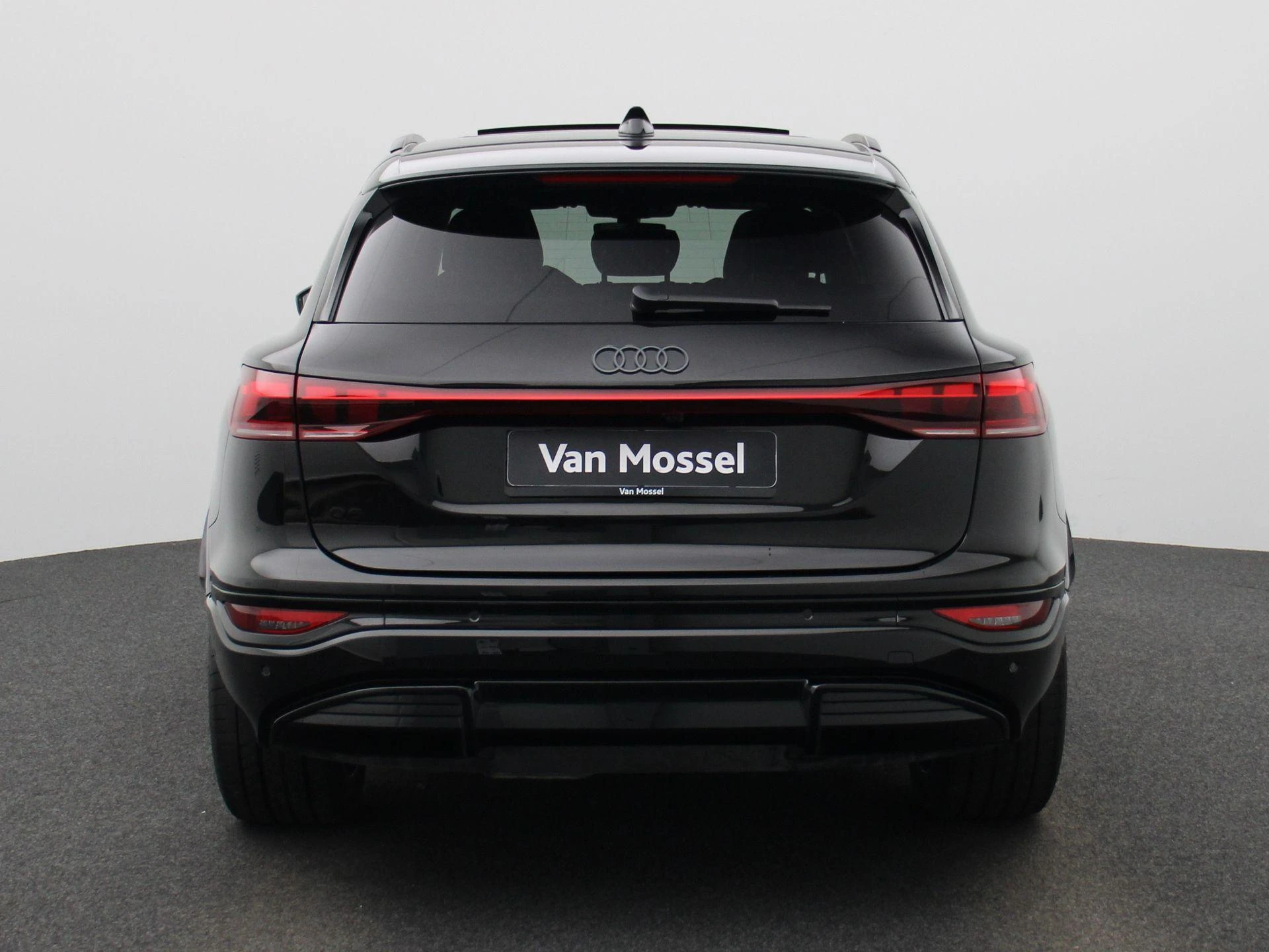 Audi-Q6 e-tron-image-4