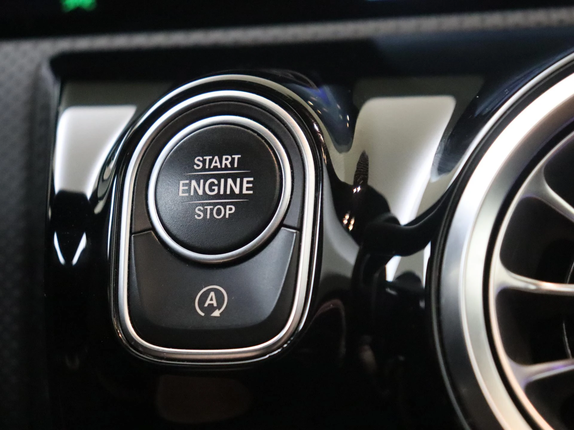 Mercedes-Benz-CLA-image-21