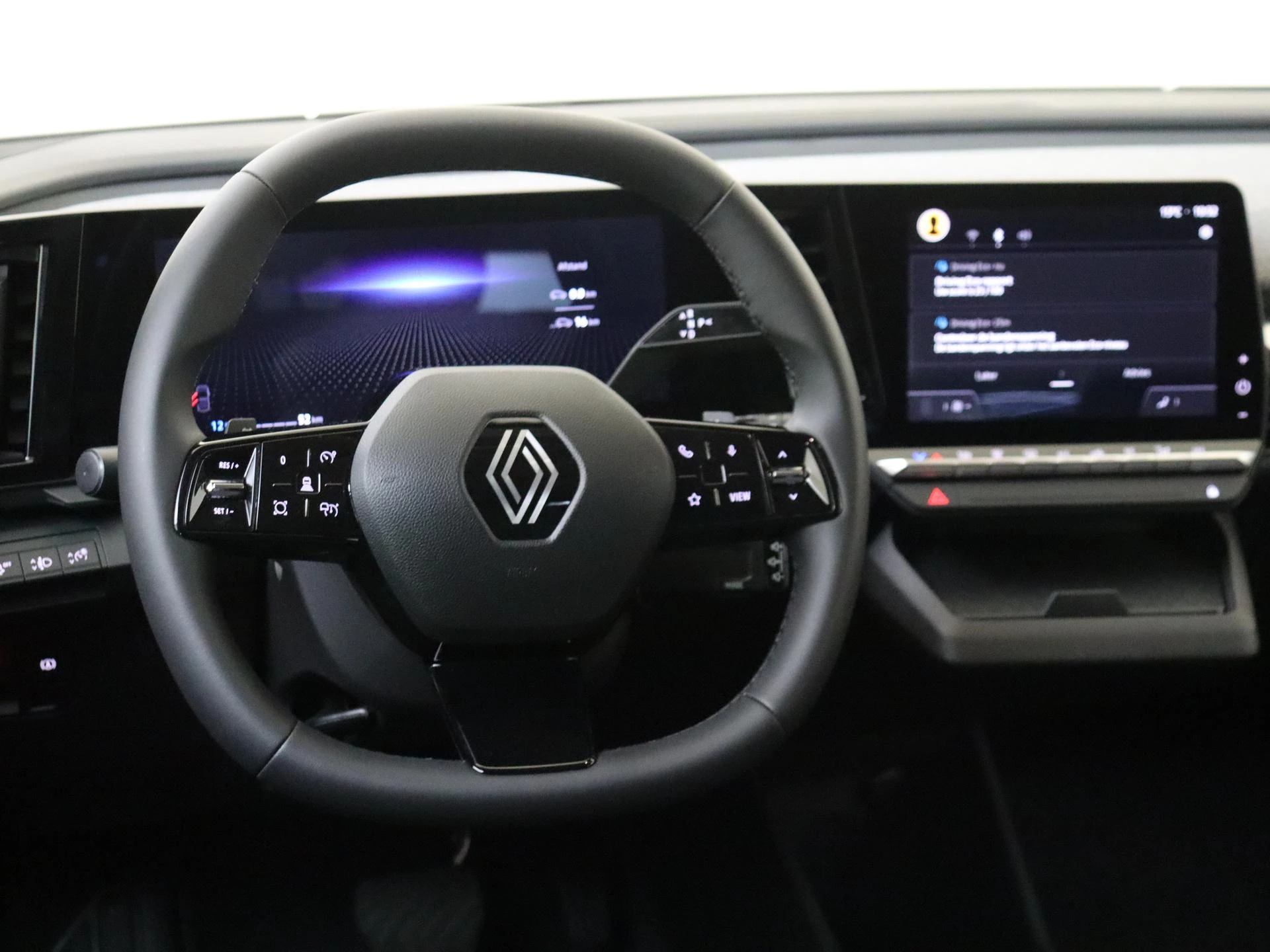 Renault-Megane E-Tech-image-13