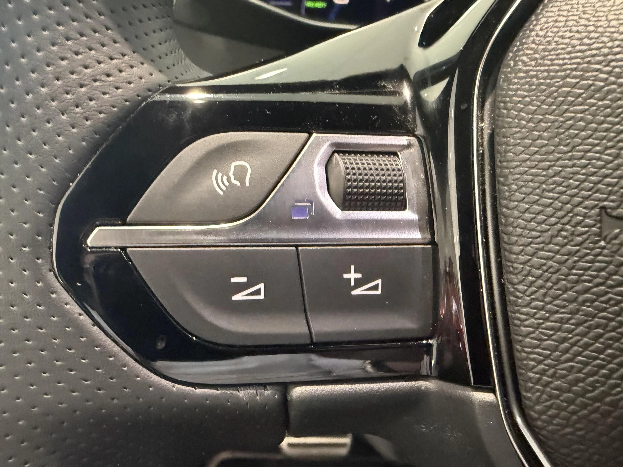 Peugeot-e-2008-image-12