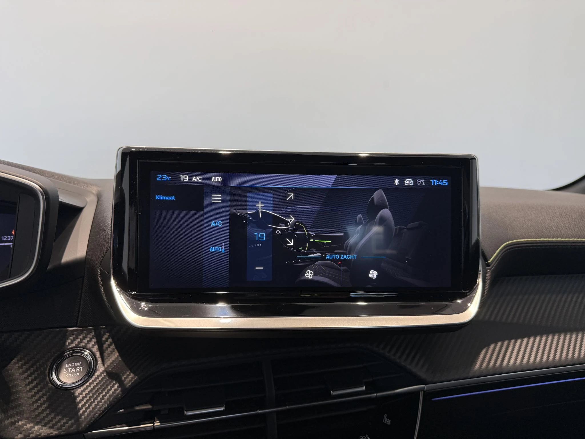 Peugeot-208-image-31