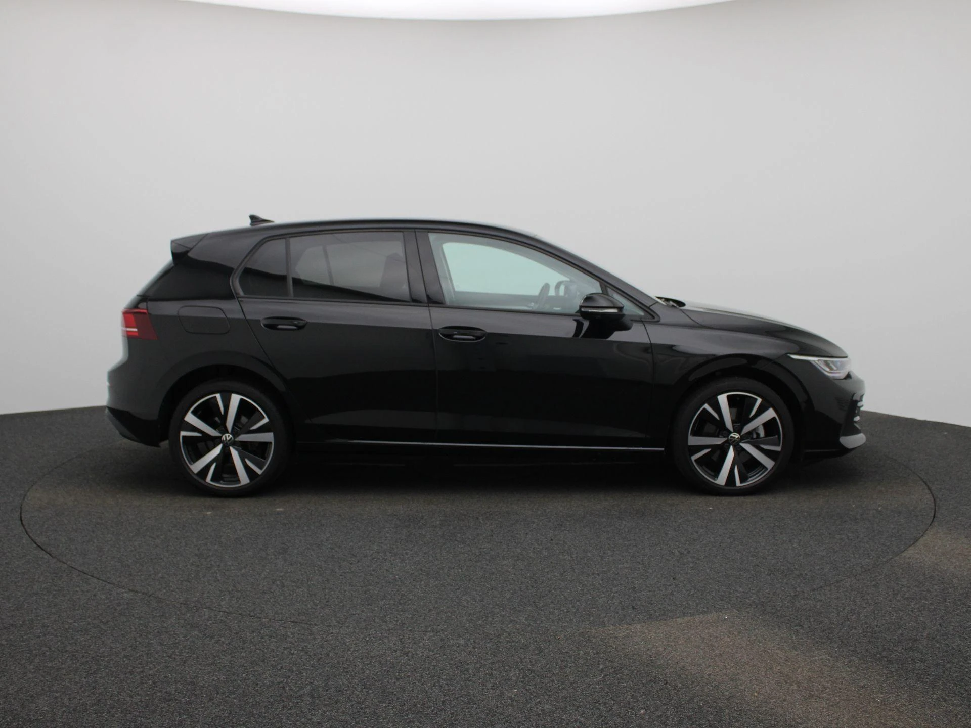 Volkswagen-Golf-image-5