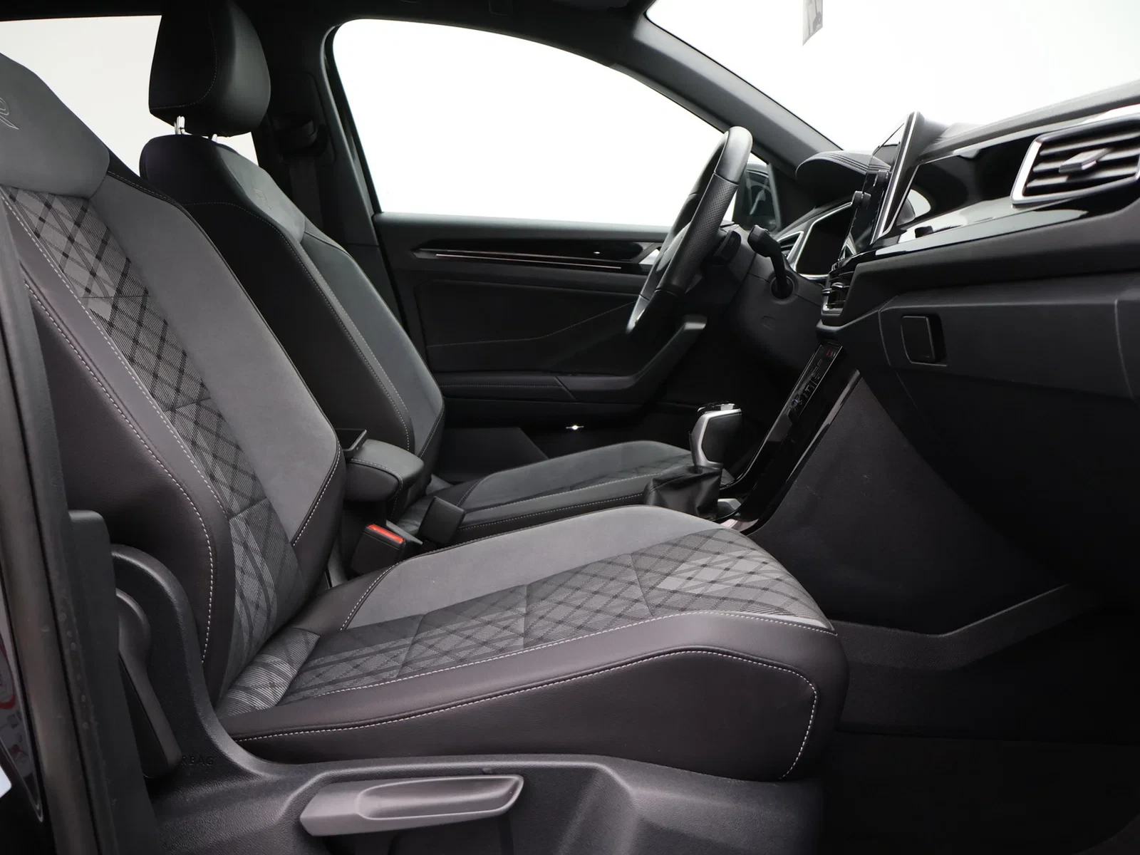 Volkswagen-T-Roc-image-8