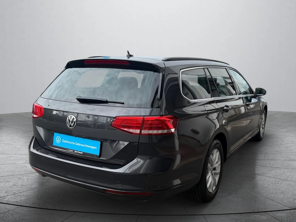 Volkswagen-Passat-image-4