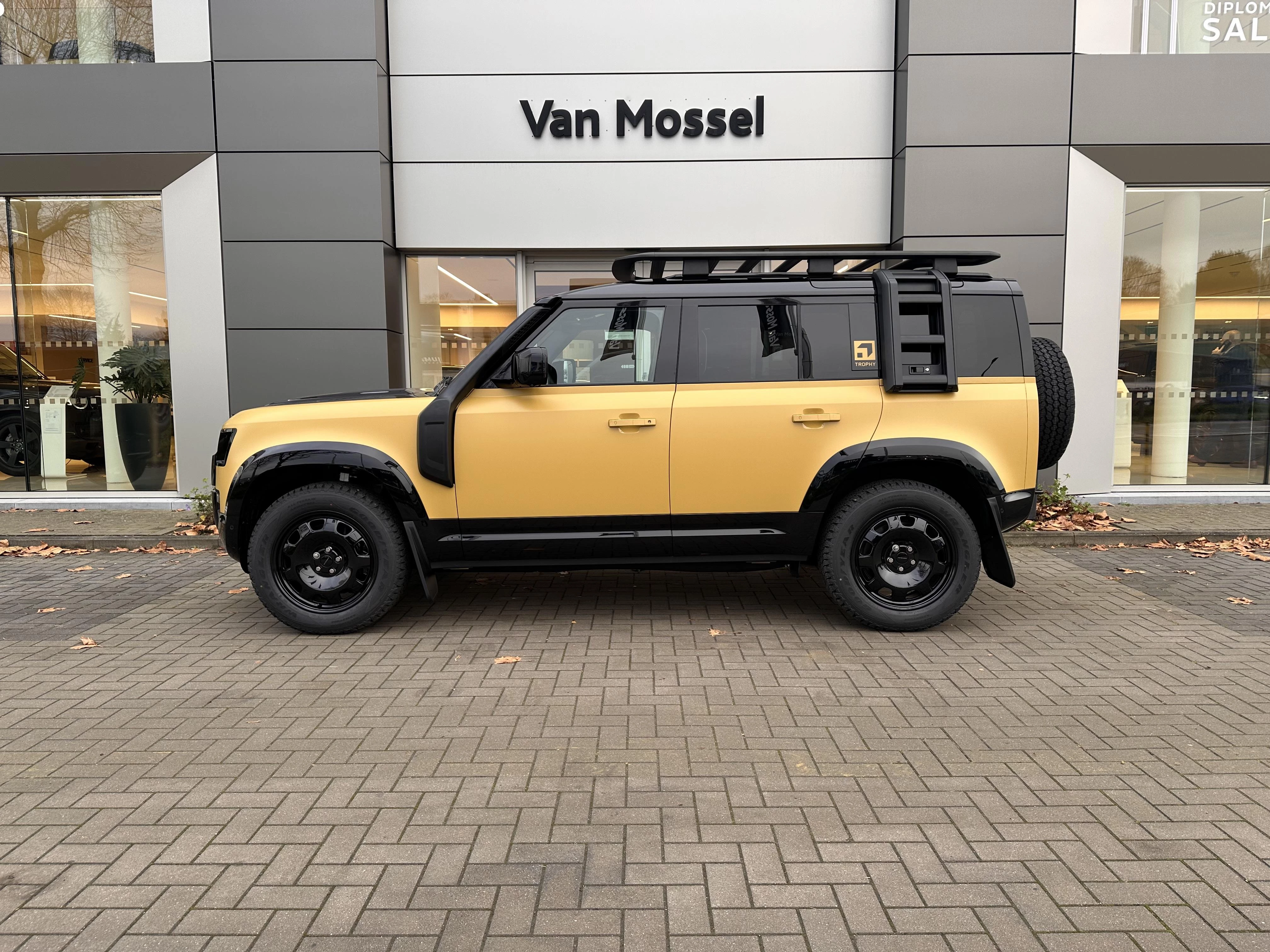 Land Rover-Defender-image-4